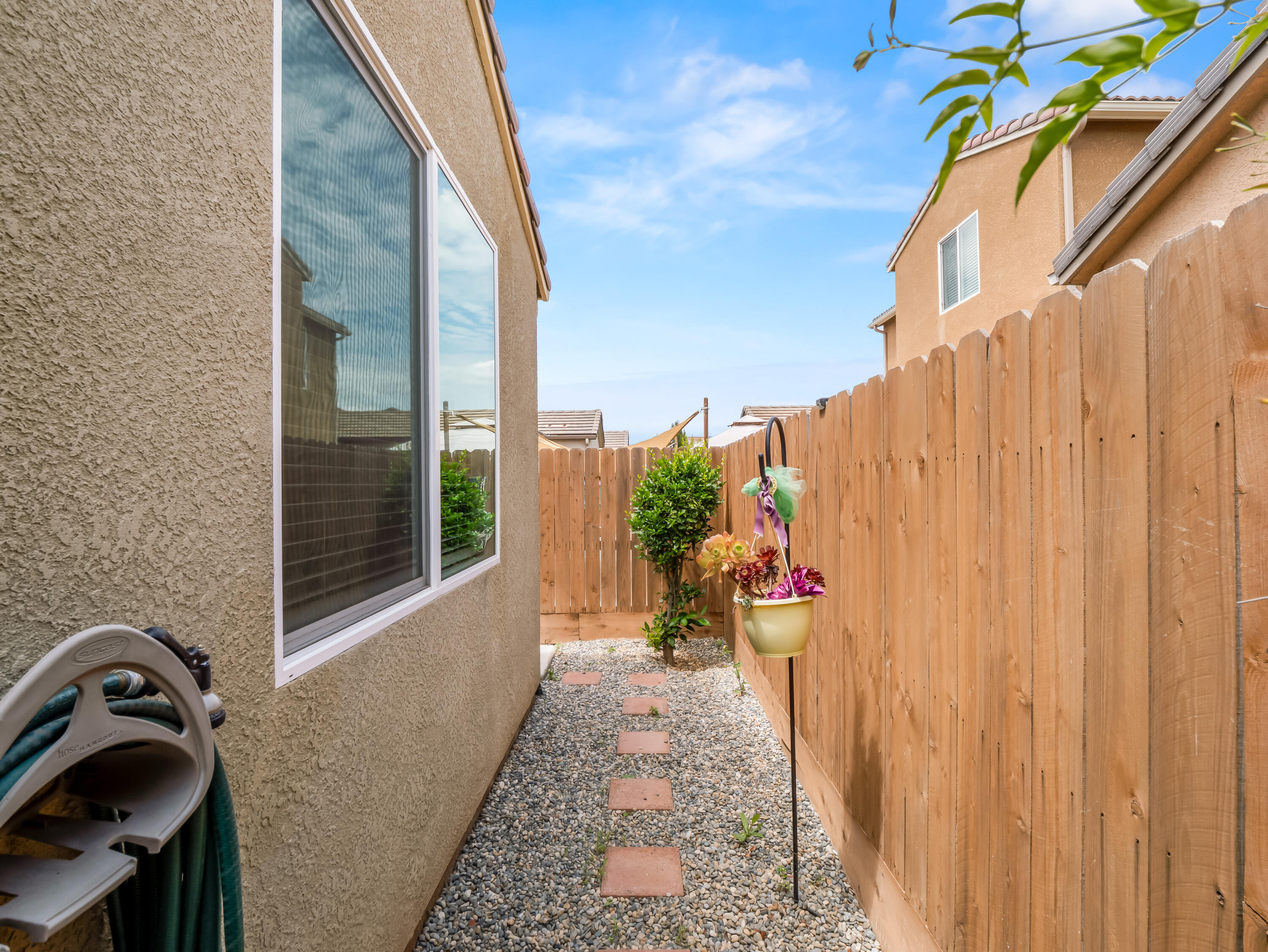 2459 Lombard Ln, Clovis, CA 93611