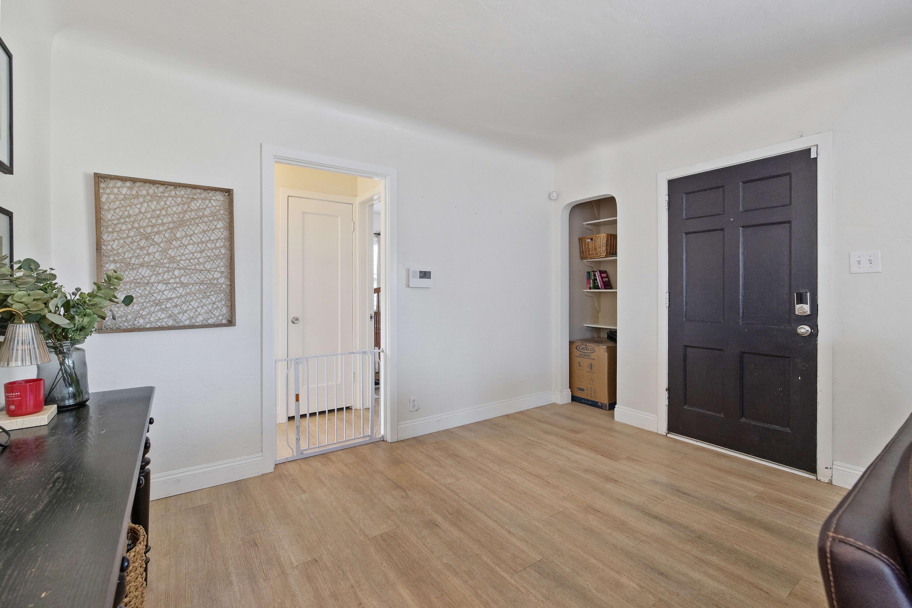 1818 Mckinley Ave, Hanford, CA 93230