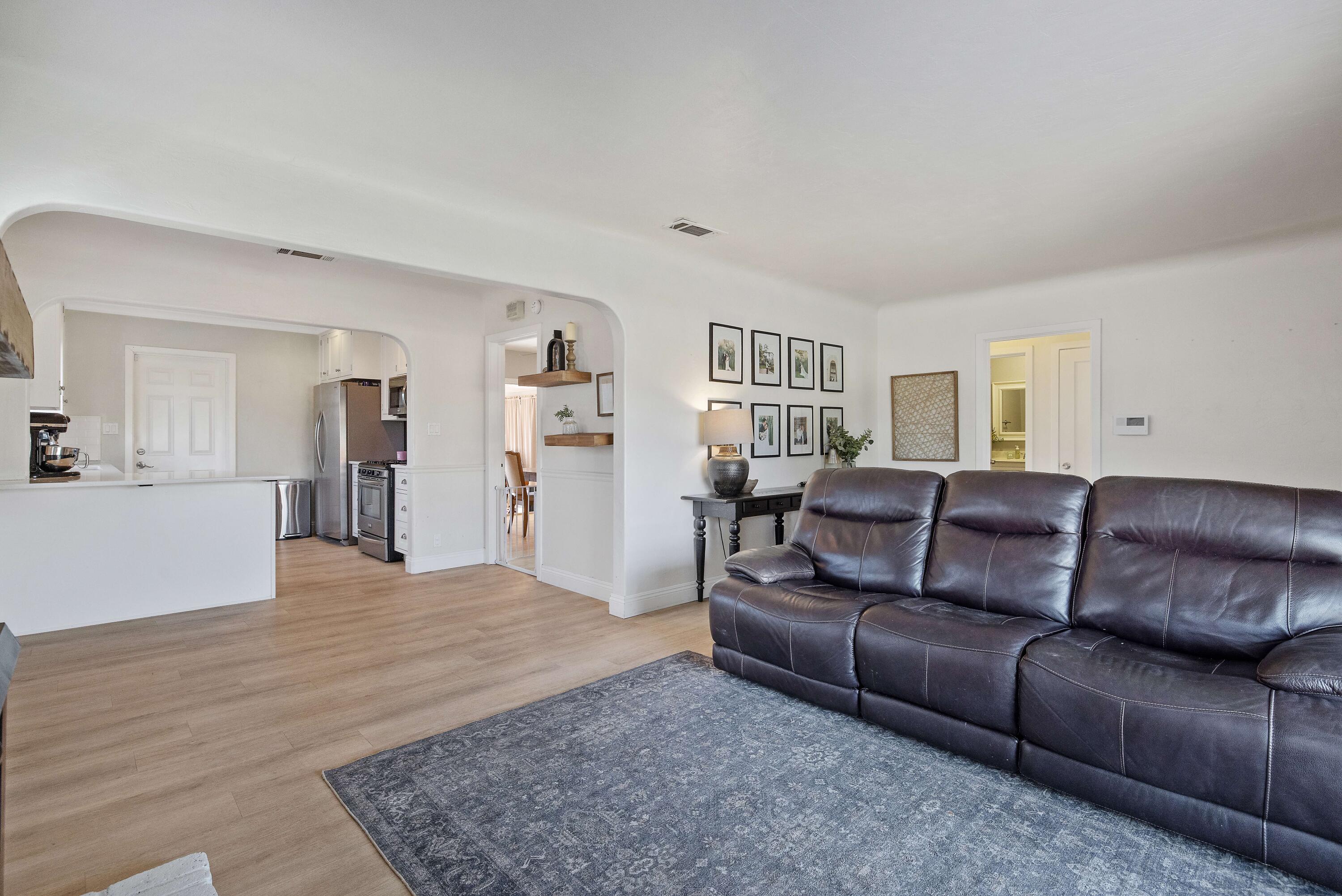 1818 Mckinley Ave, Hanford, CA 93230