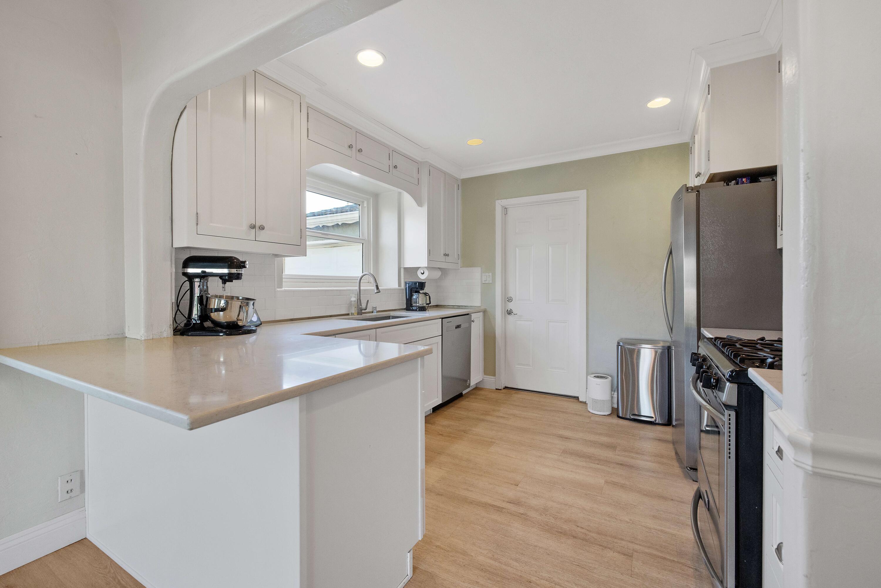 1818 Mckinley Ave, Hanford, CA 93230