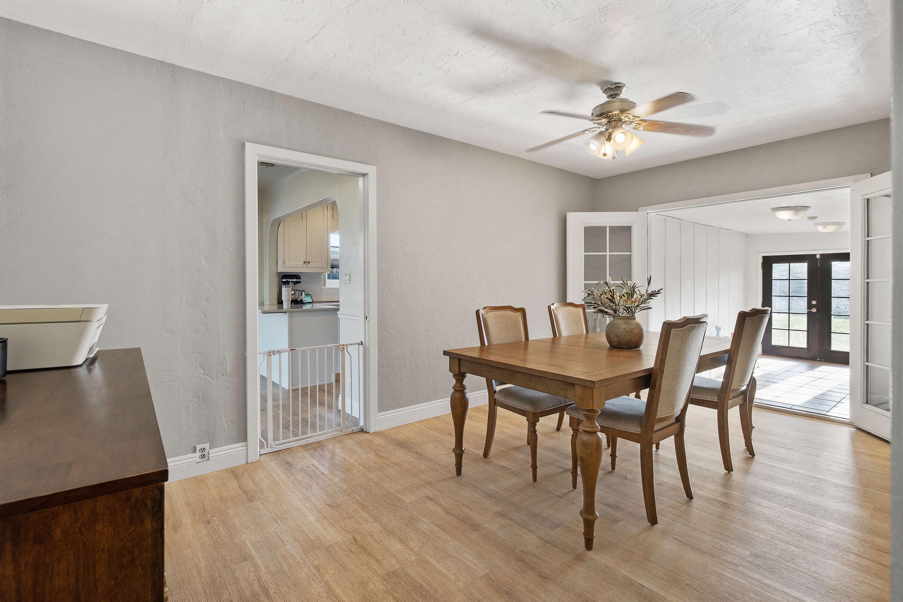 1818 Mckinley Ave, Hanford, CA 93230