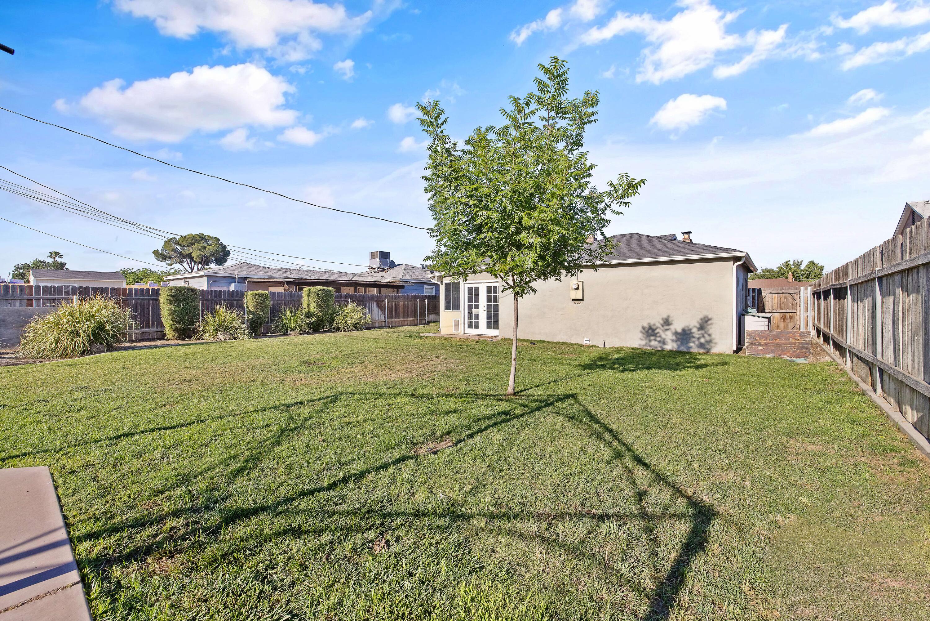 1818 Mckinley Ave, Hanford, CA 93230