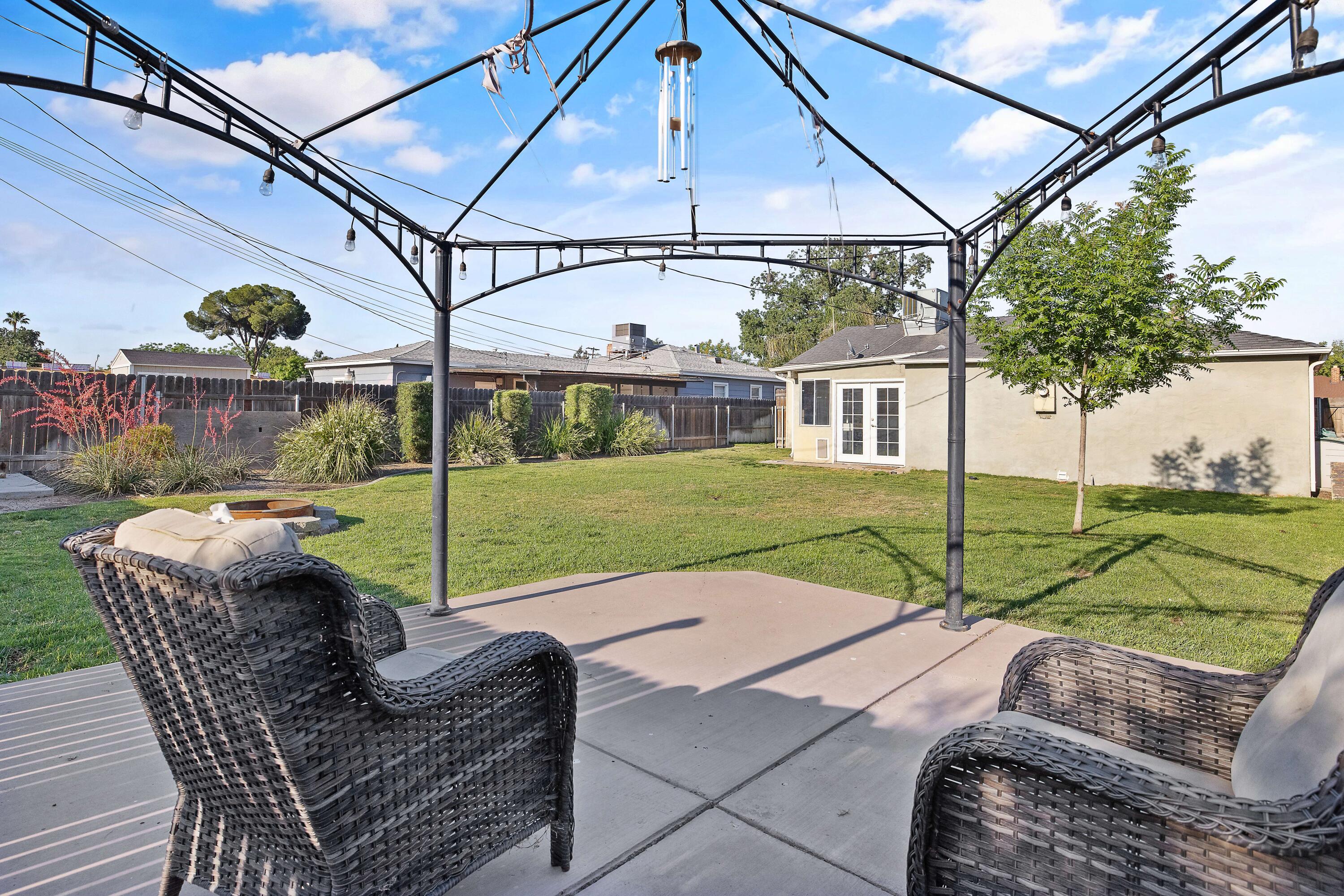 1818 Mckinley Ave, Hanford, CA 93230