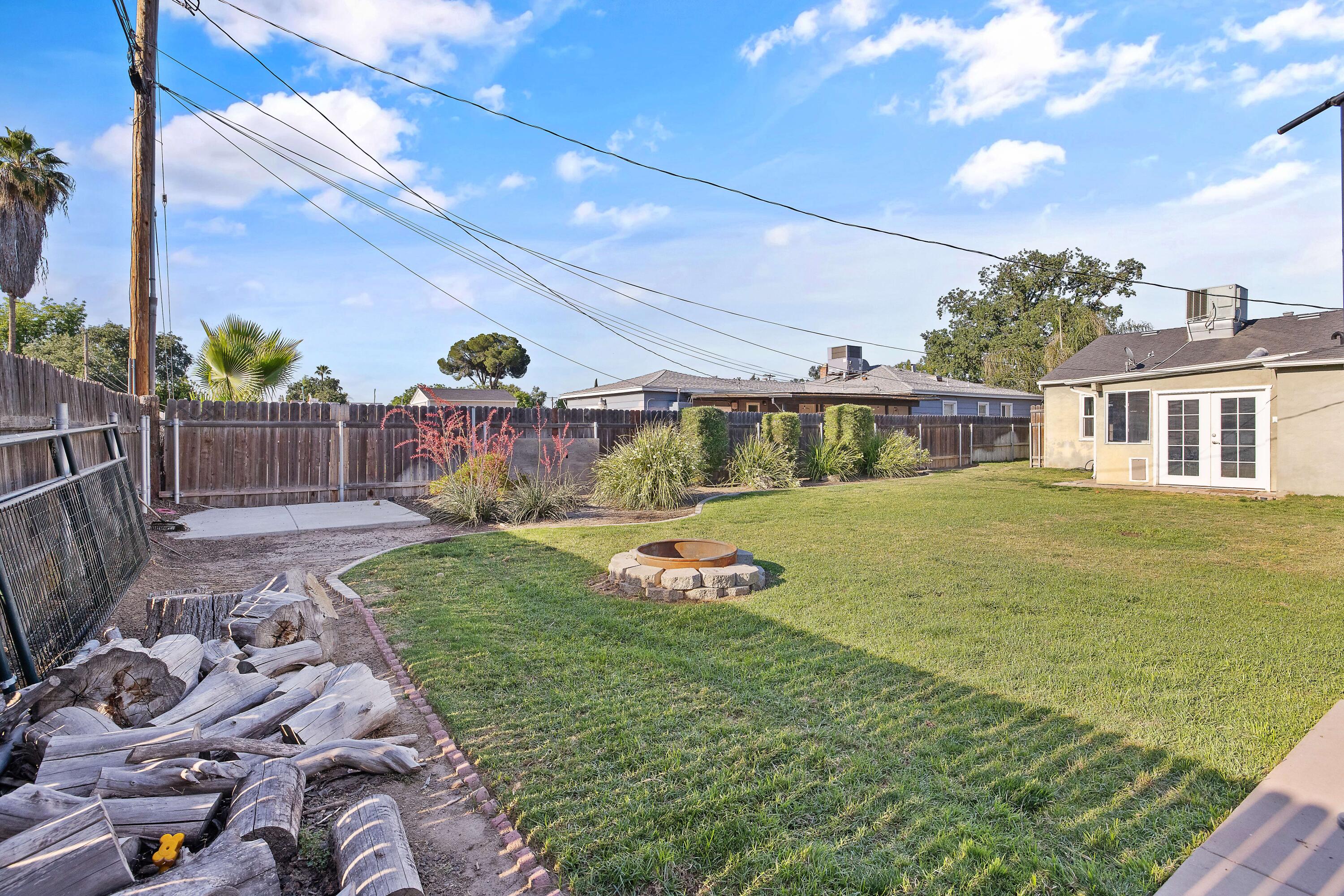 1818 Mckinley Ave, Hanford, CA 93230