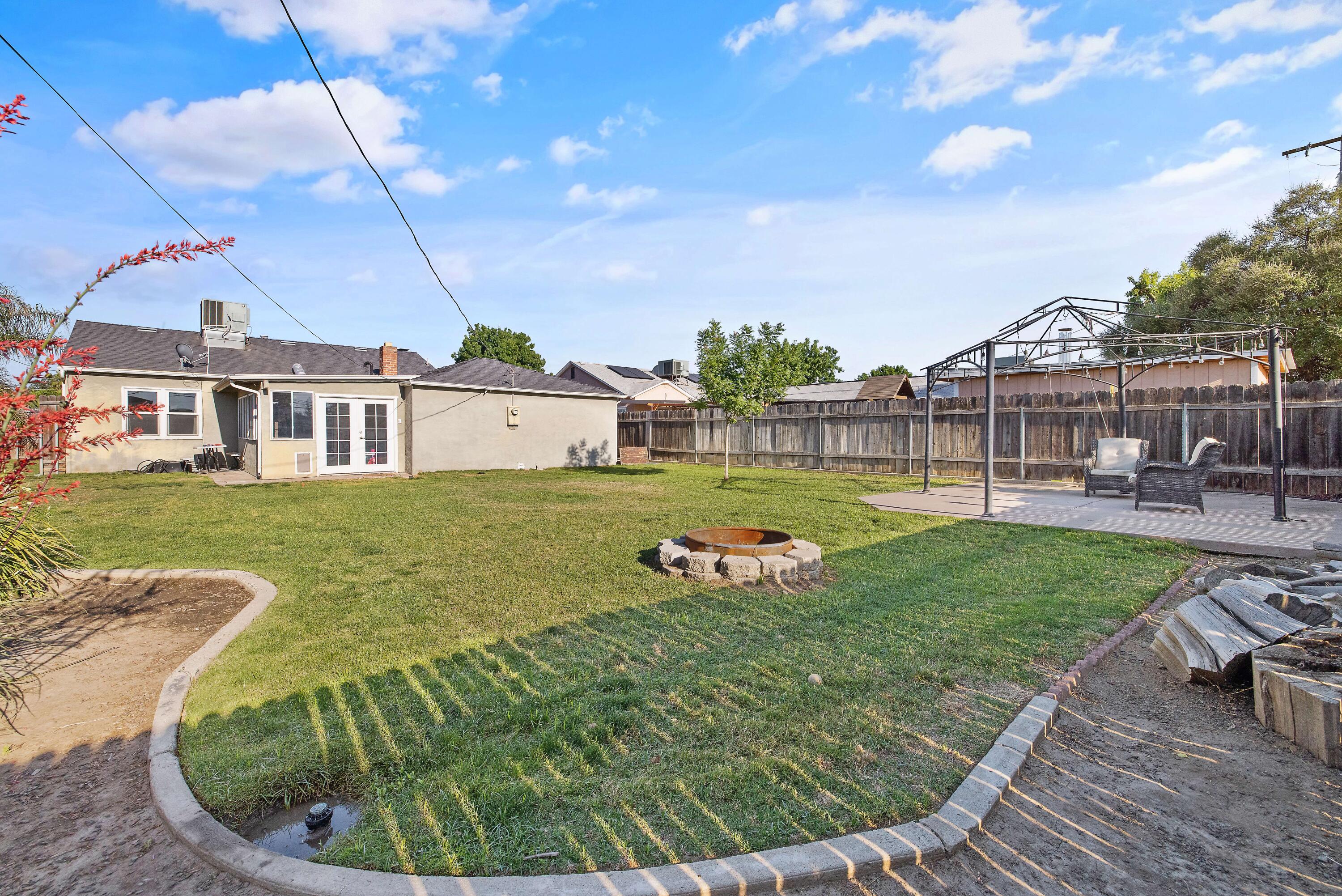1818 Mckinley Ave, Hanford, CA 93230