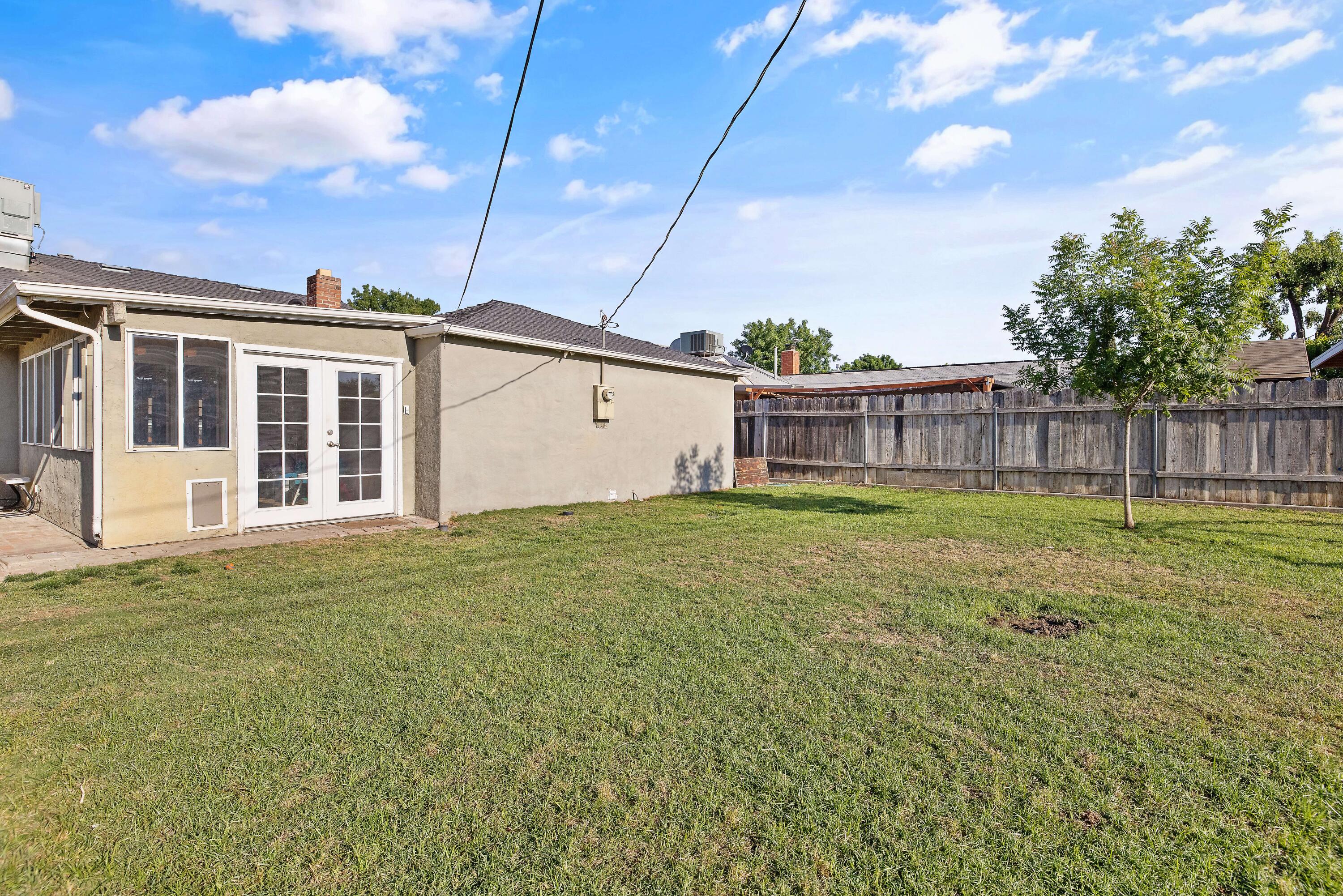 1818 Mckinley Ave, Hanford, CA 93230