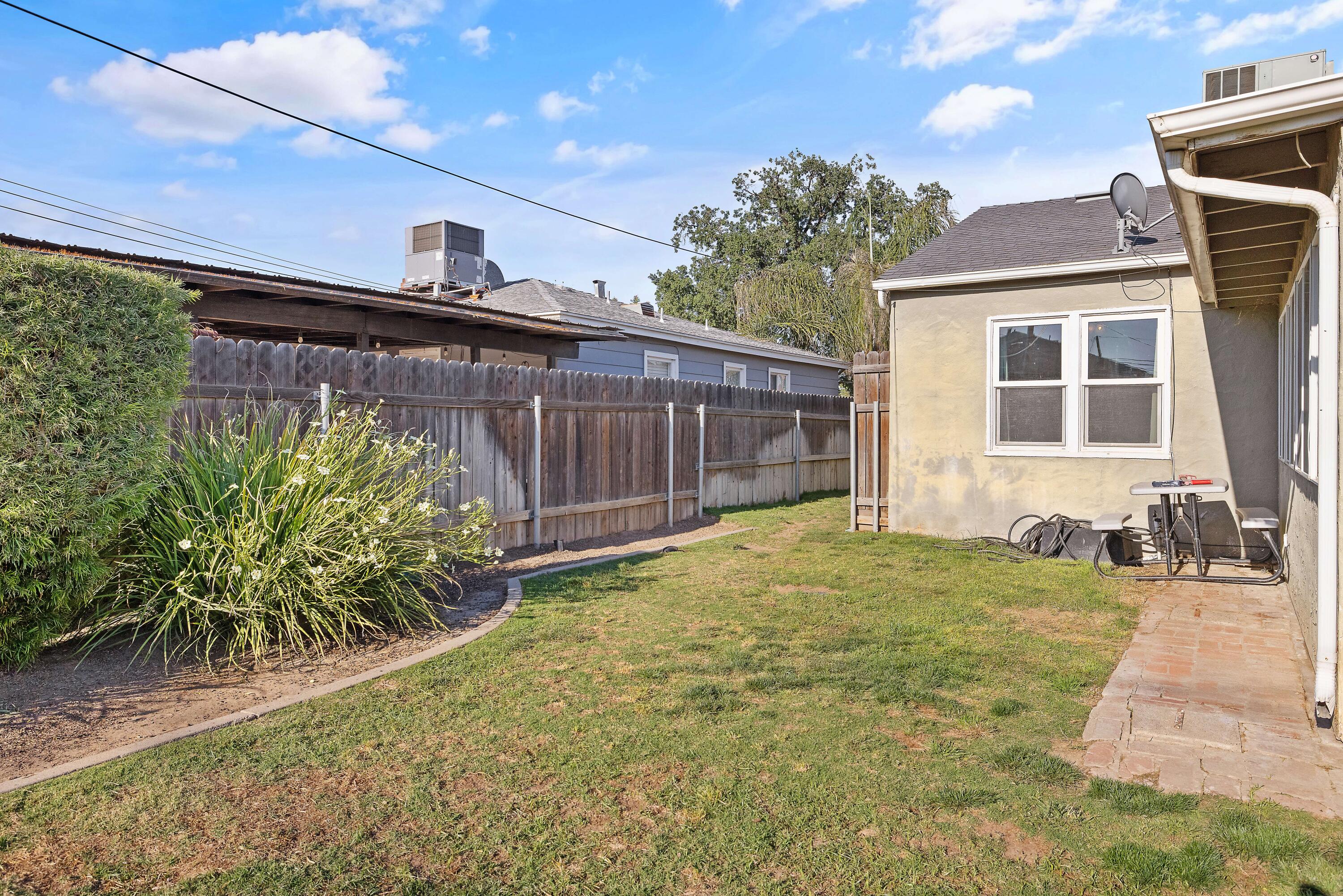 1818 Mckinley Ave, Hanford, CA 93230
