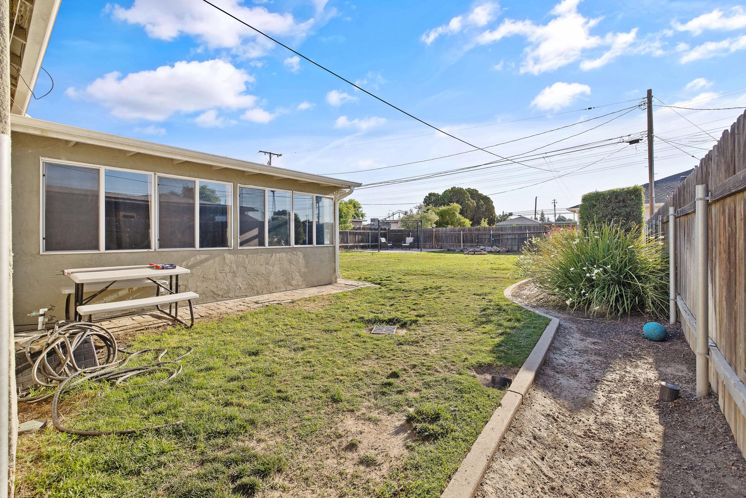 1818 Mckinley Ave, Hanford, CA 93230