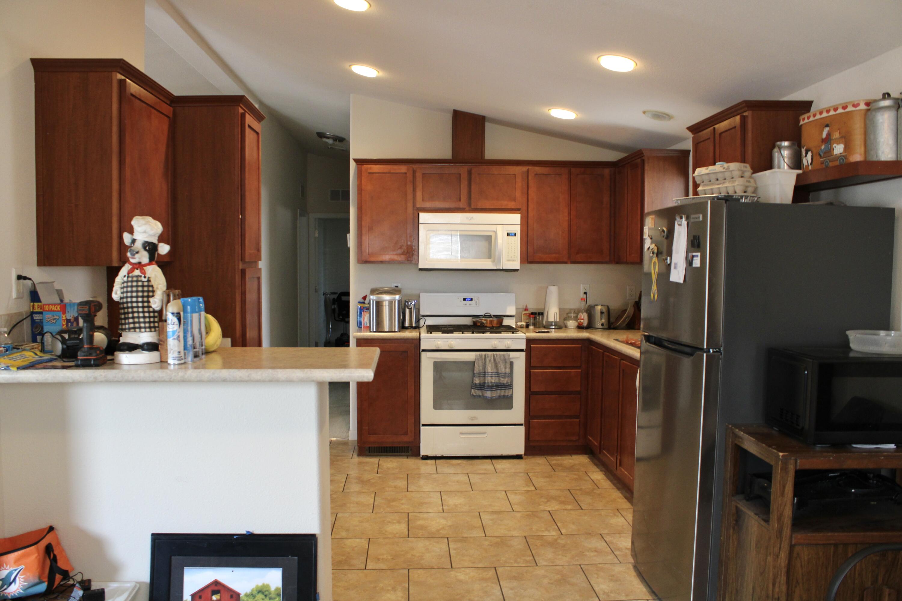 100 S Westwood St #20, Porterville, CA 93257