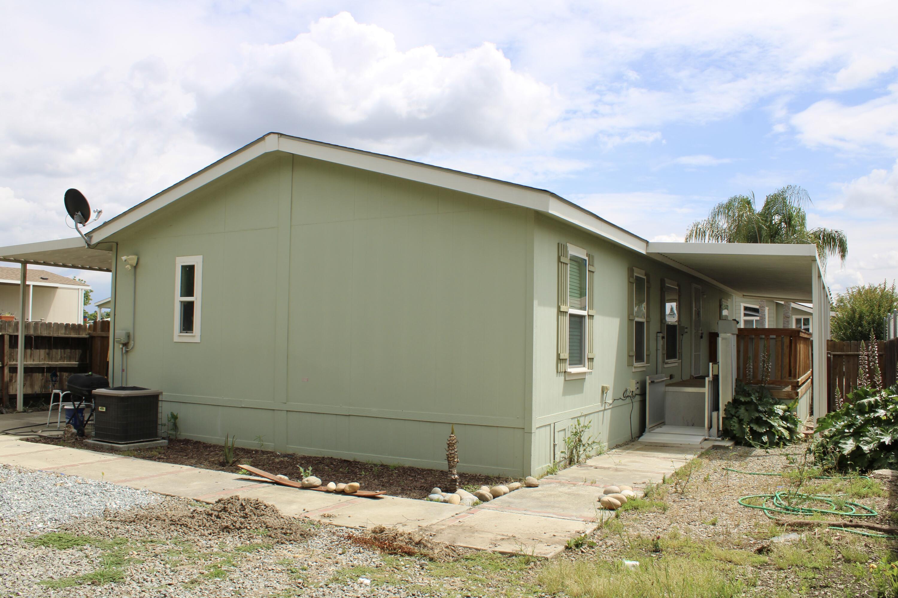 100 S Westwood St #20, Porterville, CA 93257