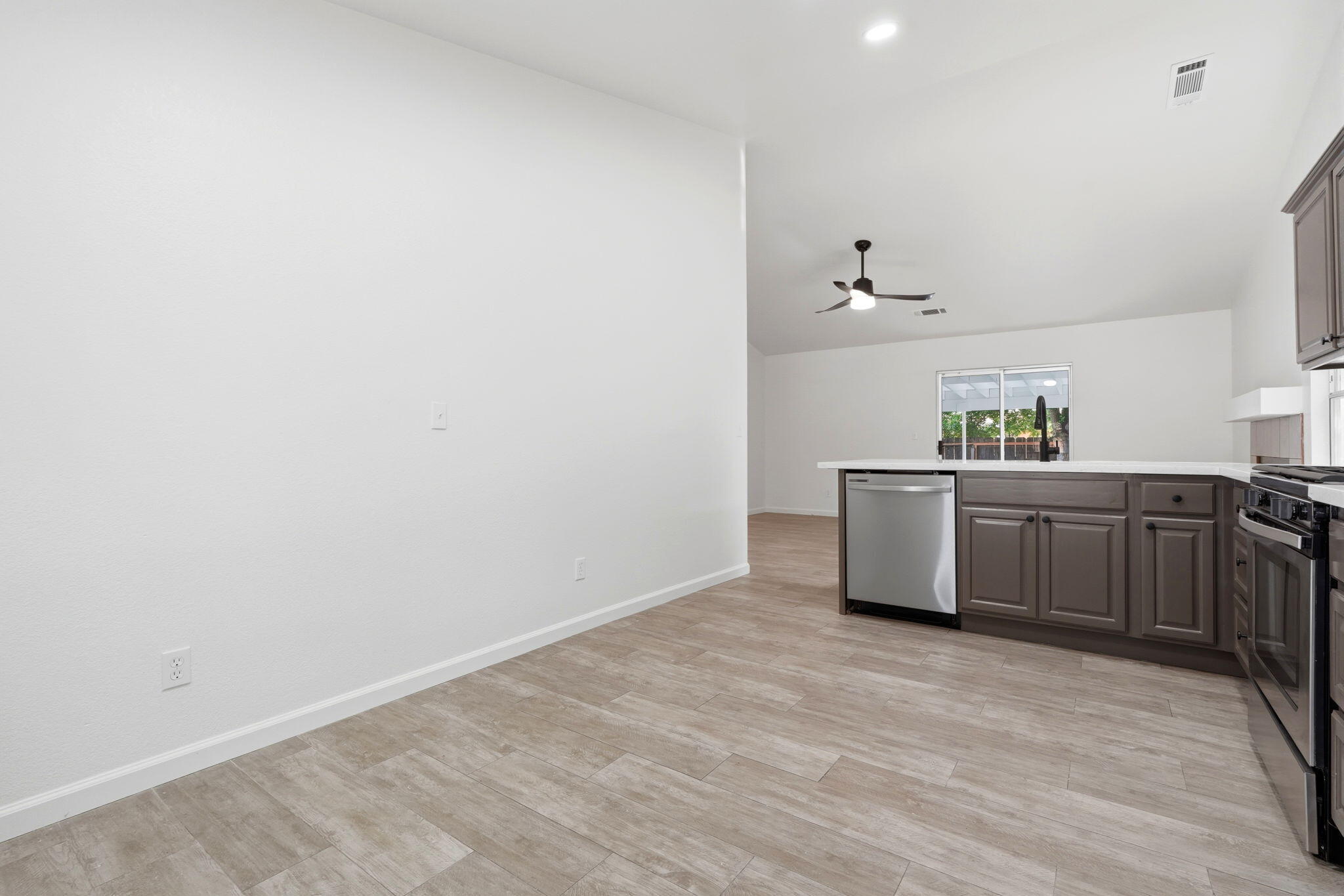 2005 E Roosevelt Ct, Visalia, CA 93292