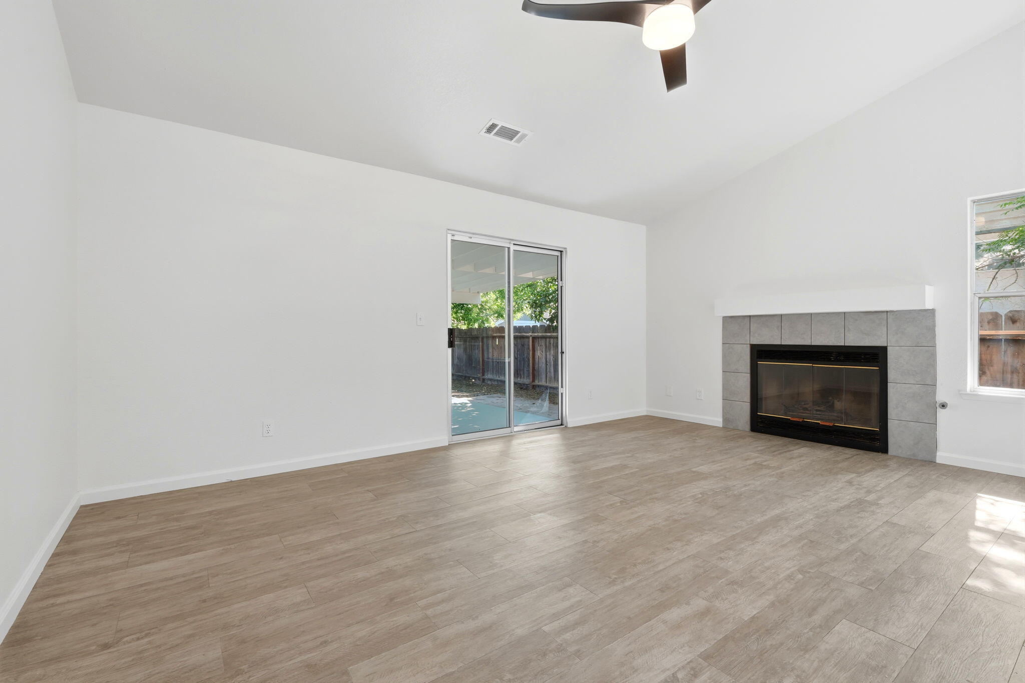 2005 E Roosevelt Ct, Visalia, CA 93292