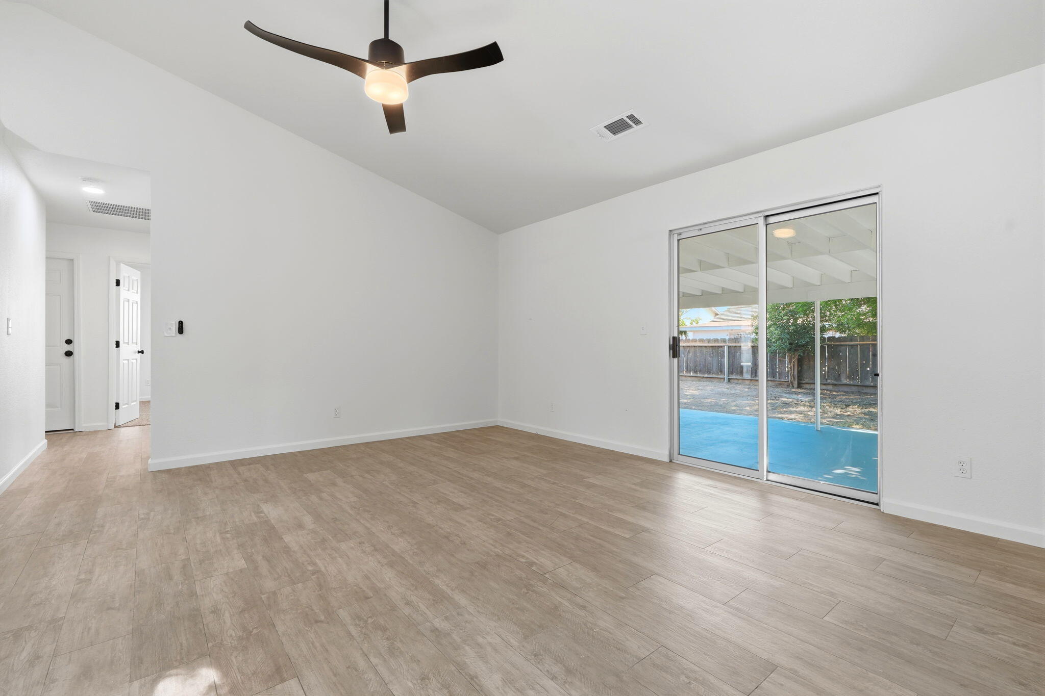 2005 E Roosevelt Ct, Visalia, CA 93292