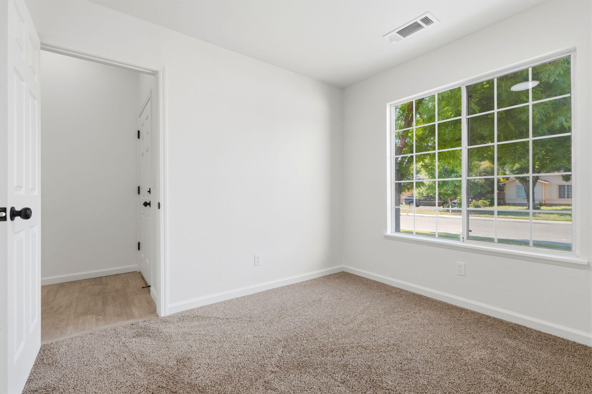2005 E Roosevelt Ct, Visalia, CA 93292