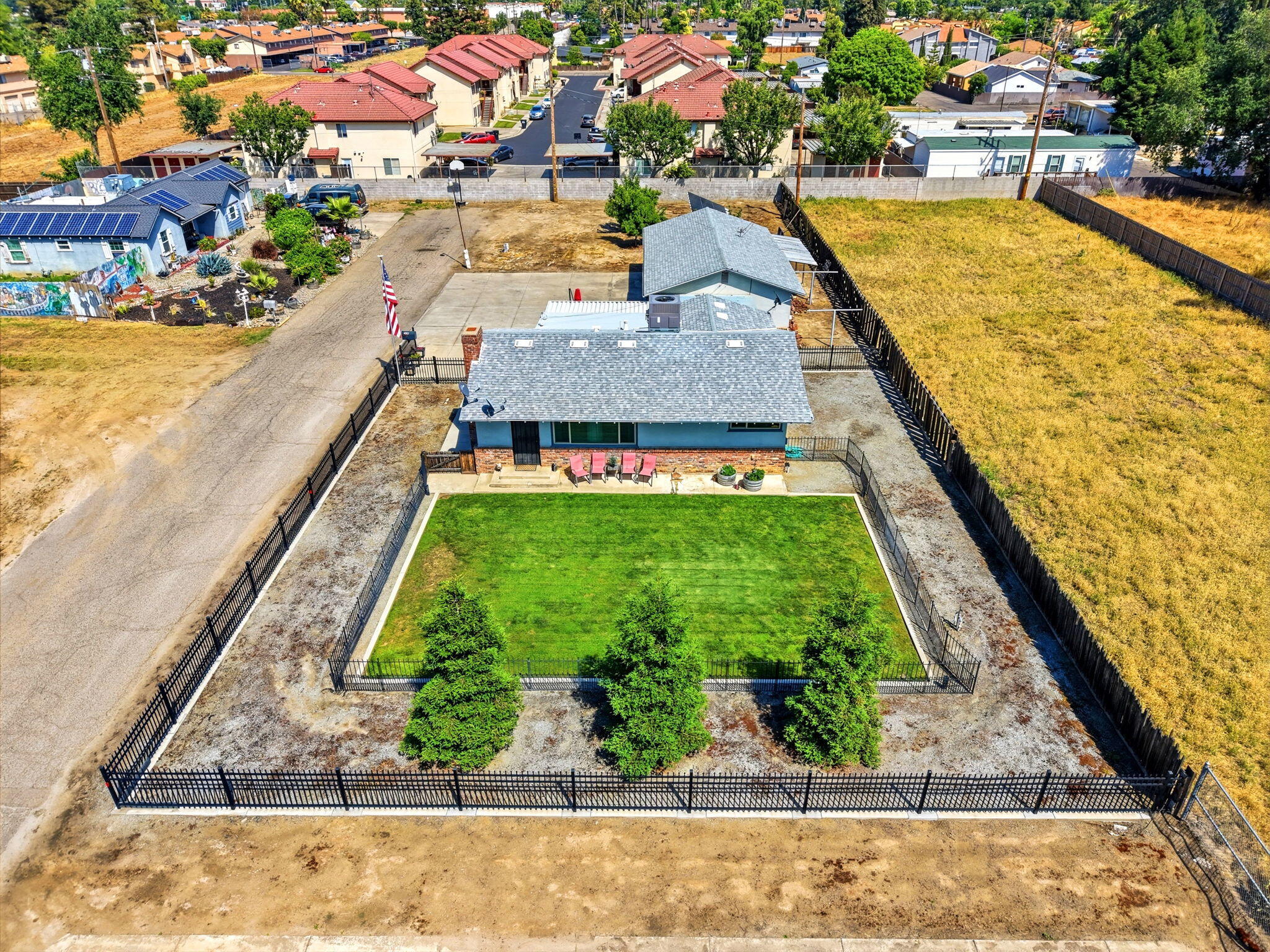 4007 W Myrtle Ave, Visalia, CA 93277