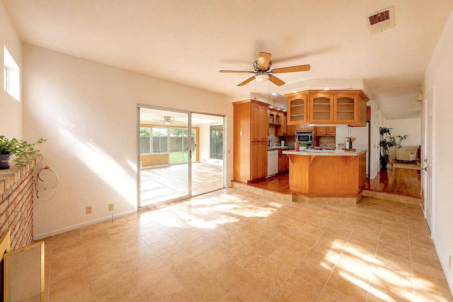 1150 3rd St #3rd, Gilroy, CA 95020