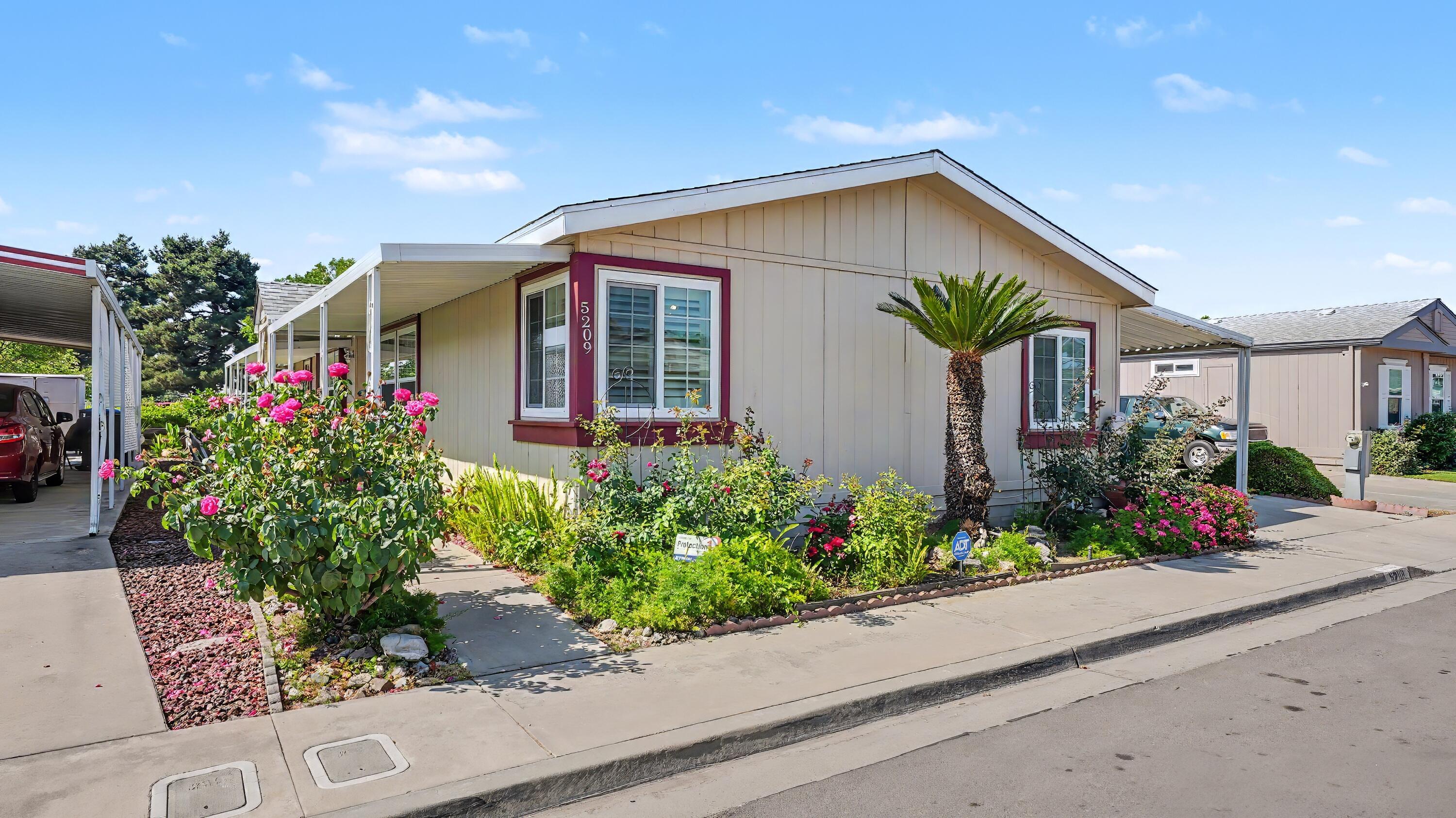 5209 W La Vida ##105, Visalia, CA 93277