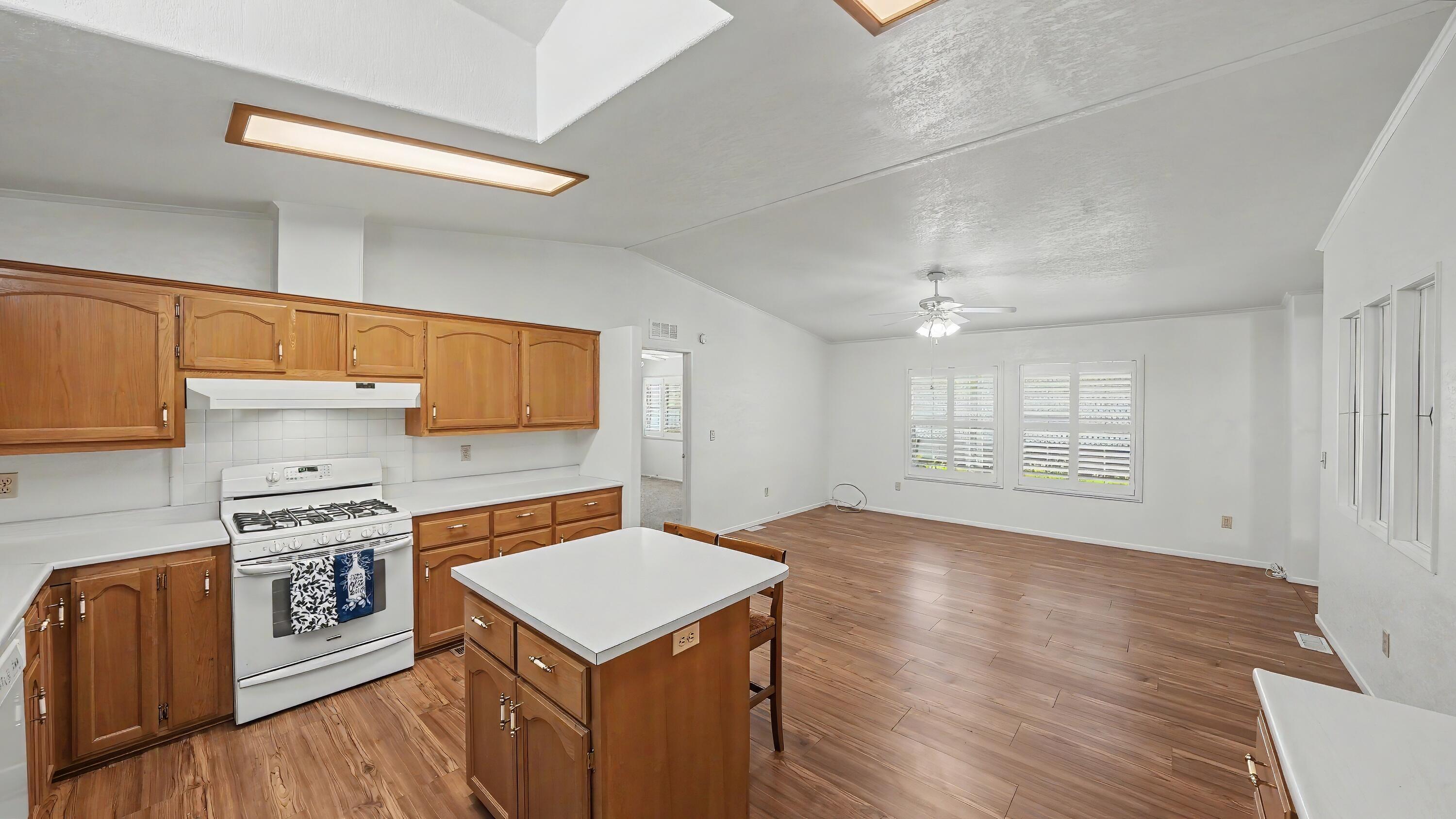 5209 W La Vida ##105, Visalia, CA 93277