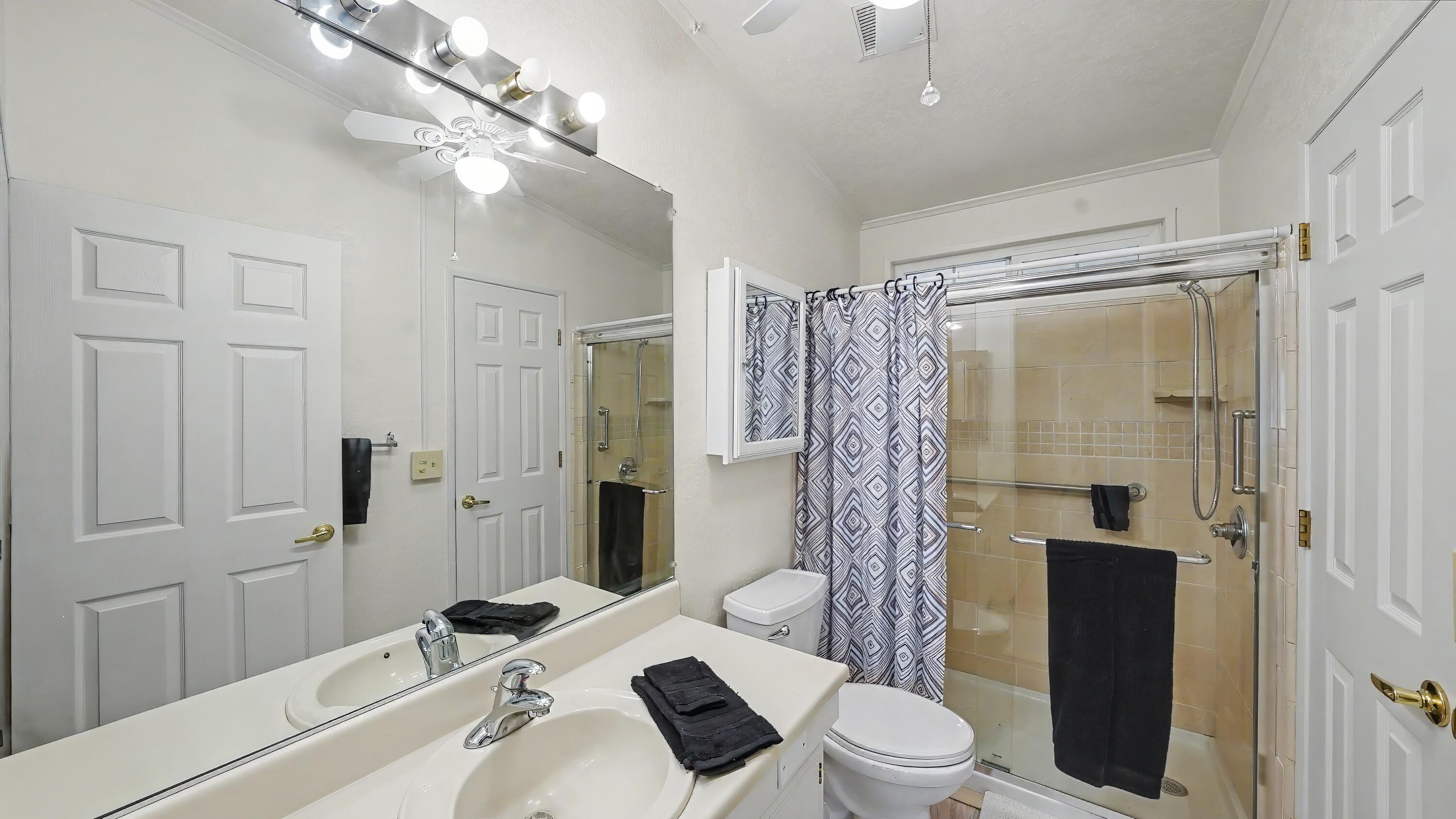 5209 W La Vida ##105, Visalia, CA 93277