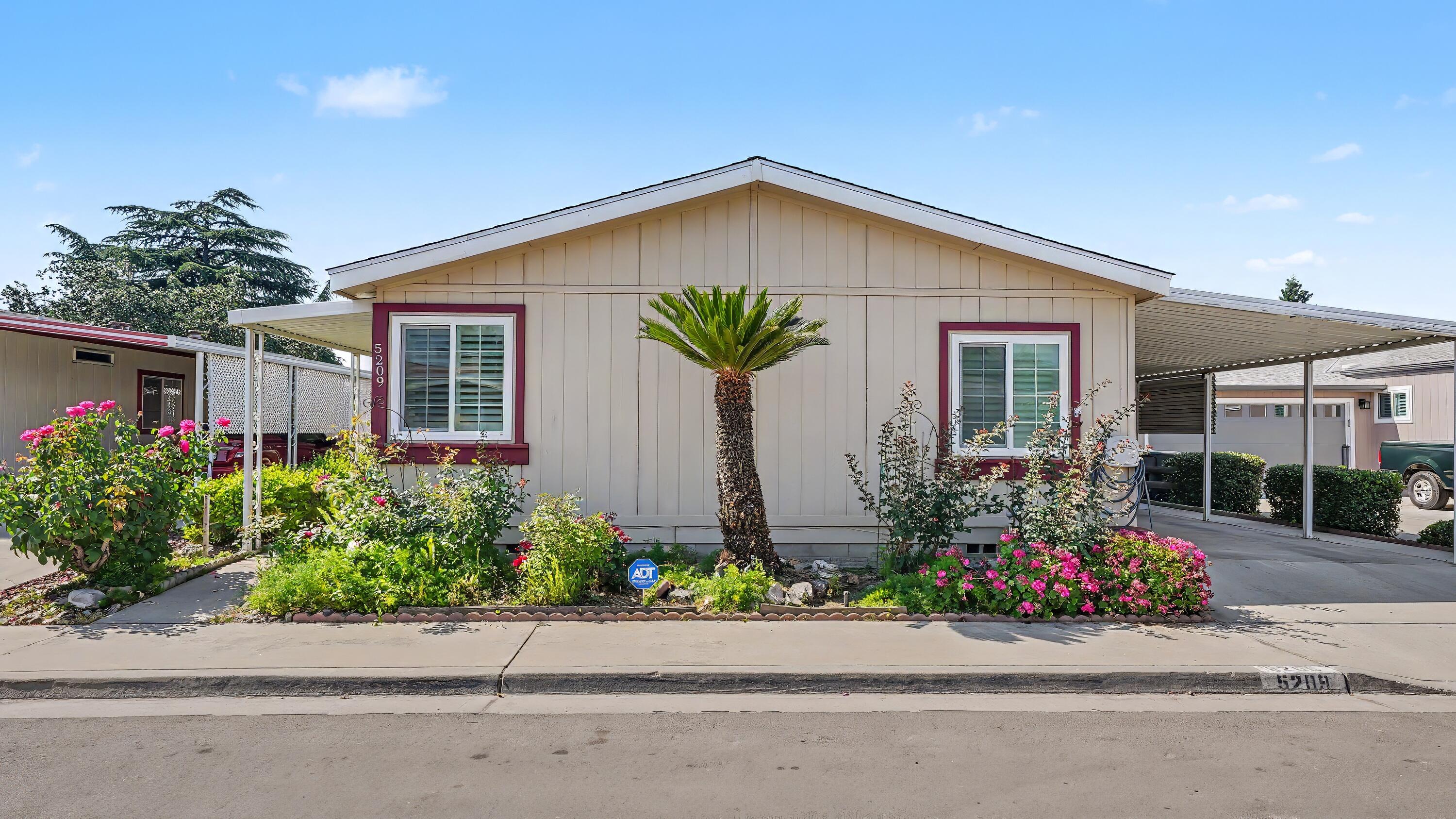 5209 W La Vida ##105, Visalia, CA 93277