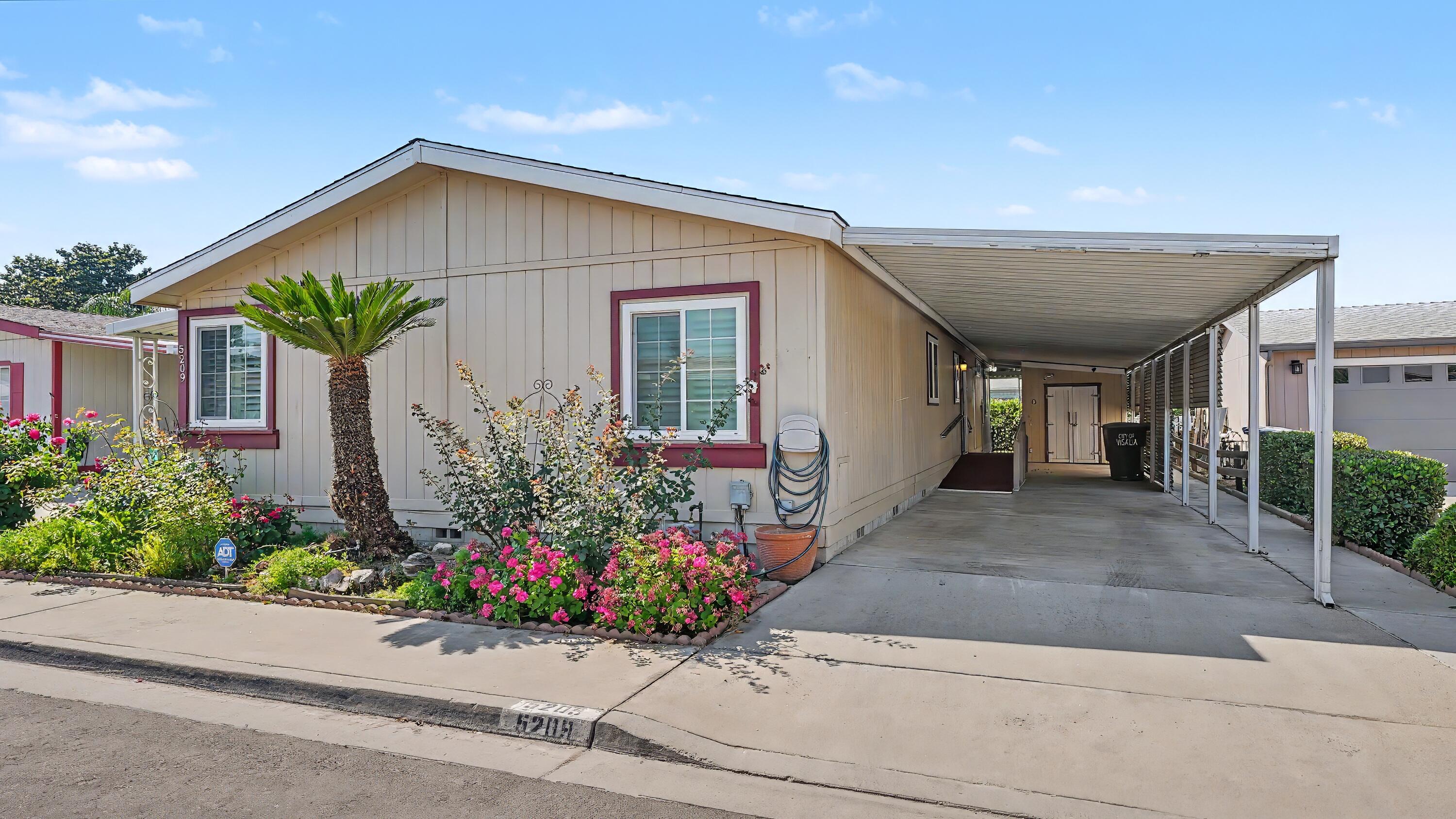 5209 W La Vida ##105, Visalia, CA 93277