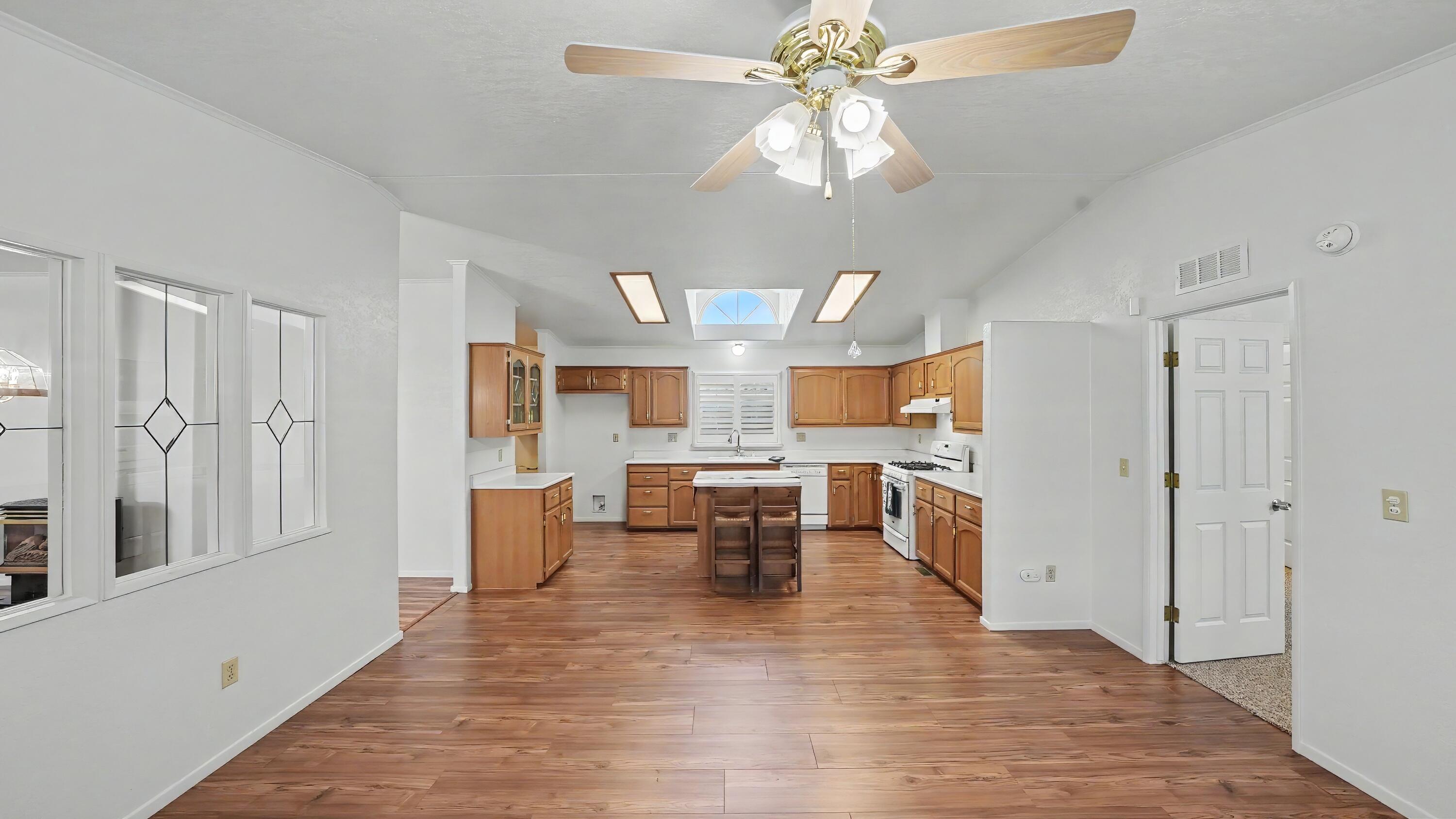 5209 W La Vida ##105, Visalia, CA 93277