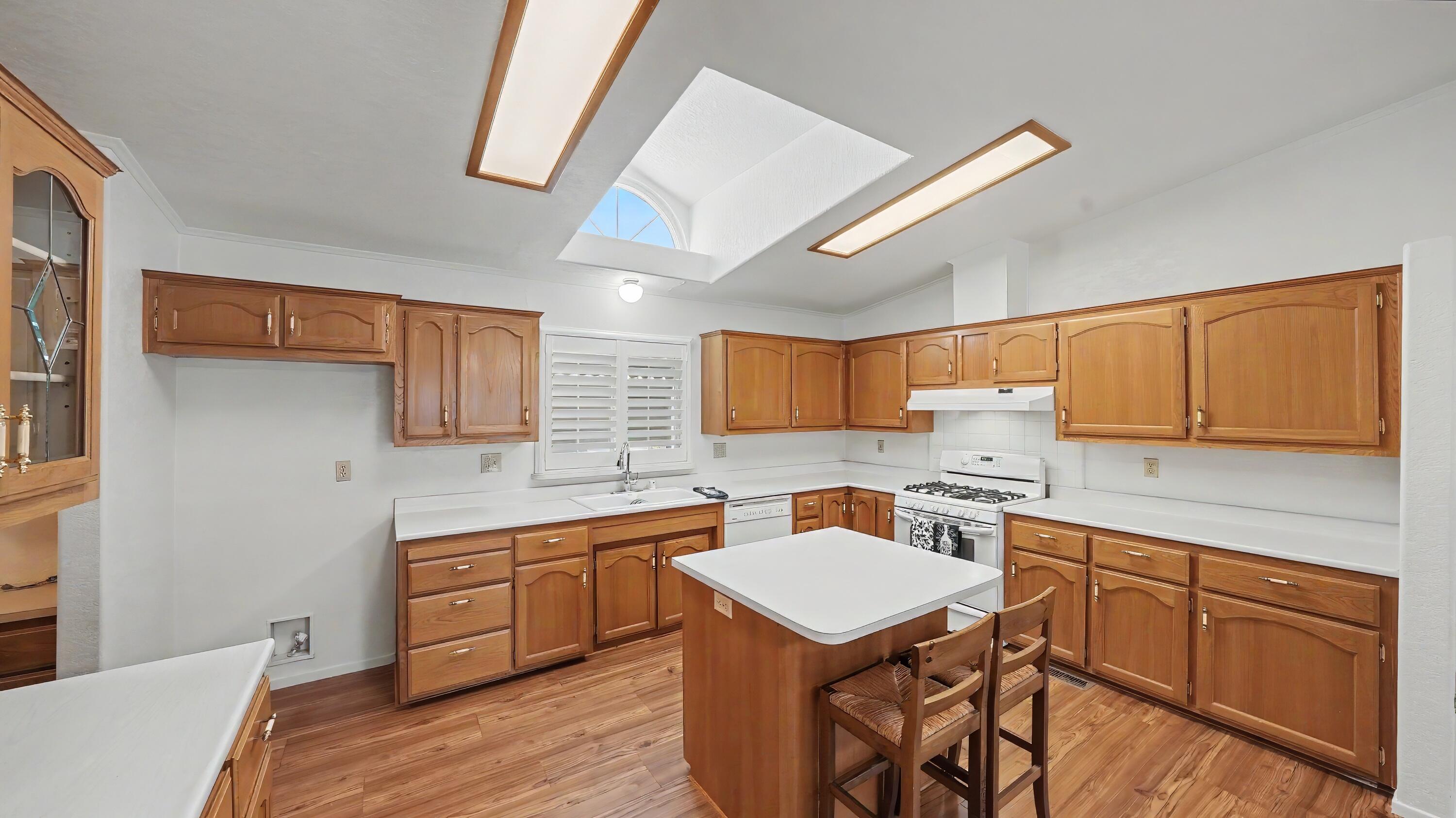 5209 W La Vida ##105, Visalia, CA 93277