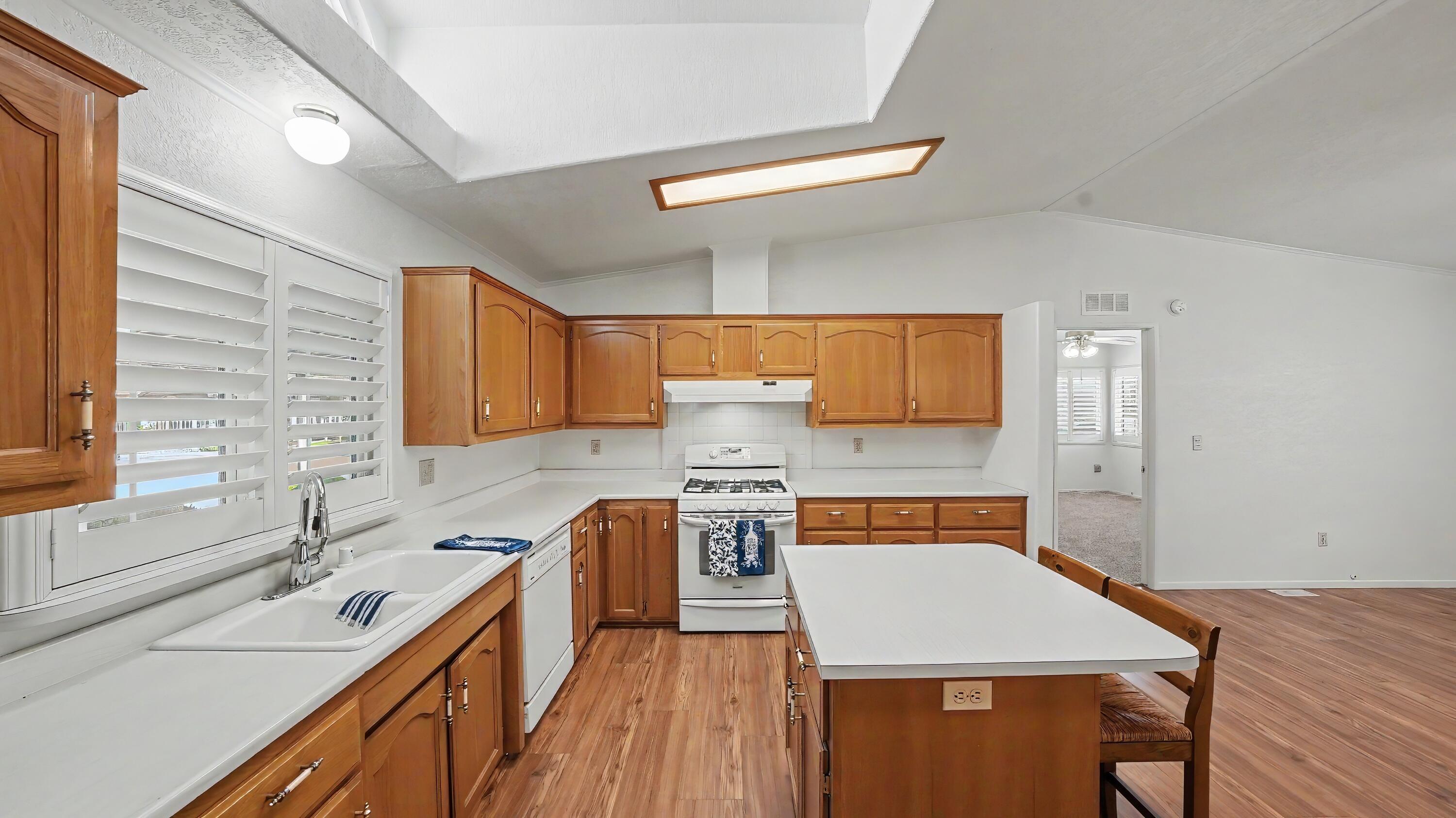 5209 W La Vida ##105, Visalia, CA 93277
