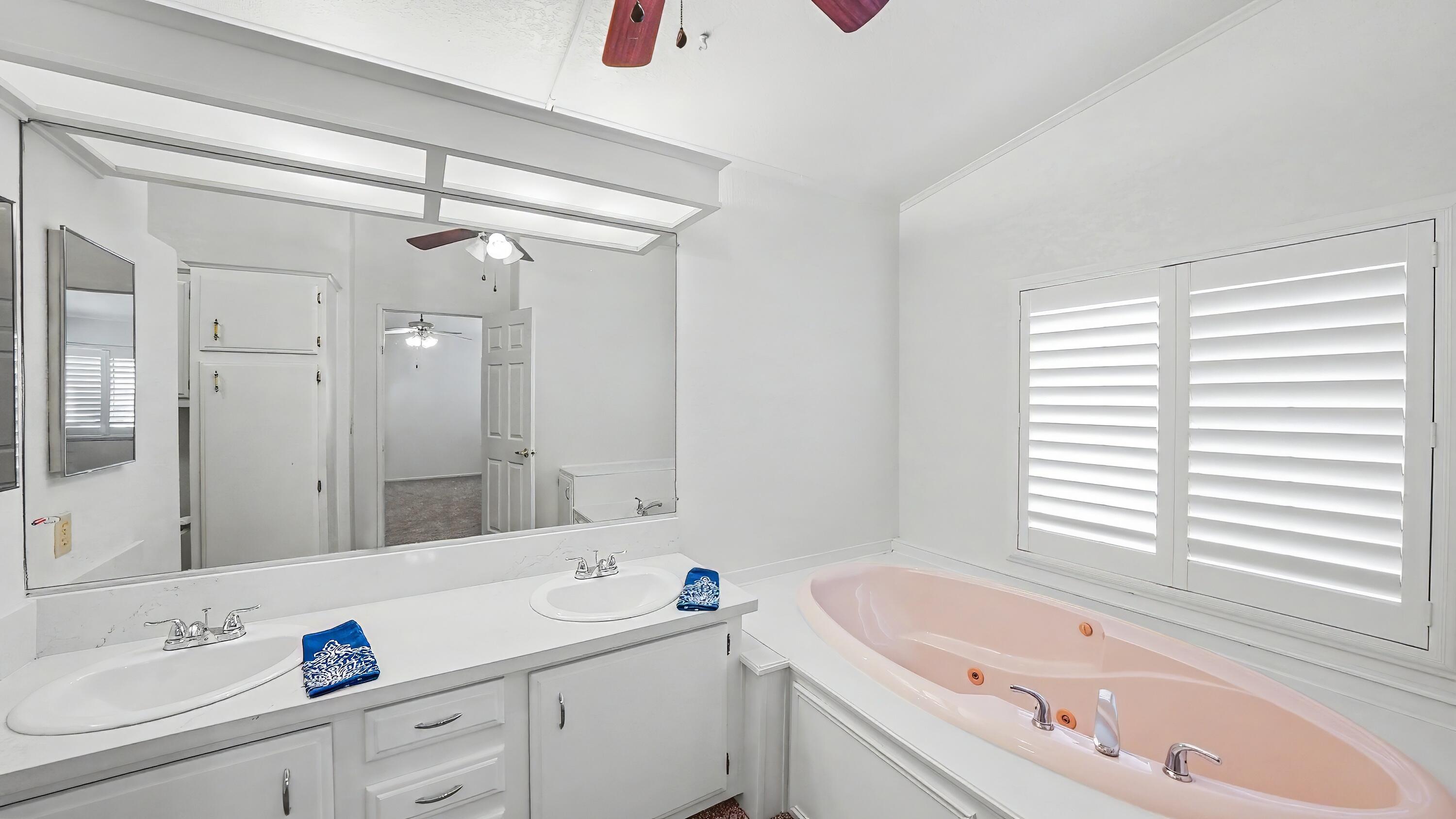 5209 W La Vida ##105, Visalia, CA 93277