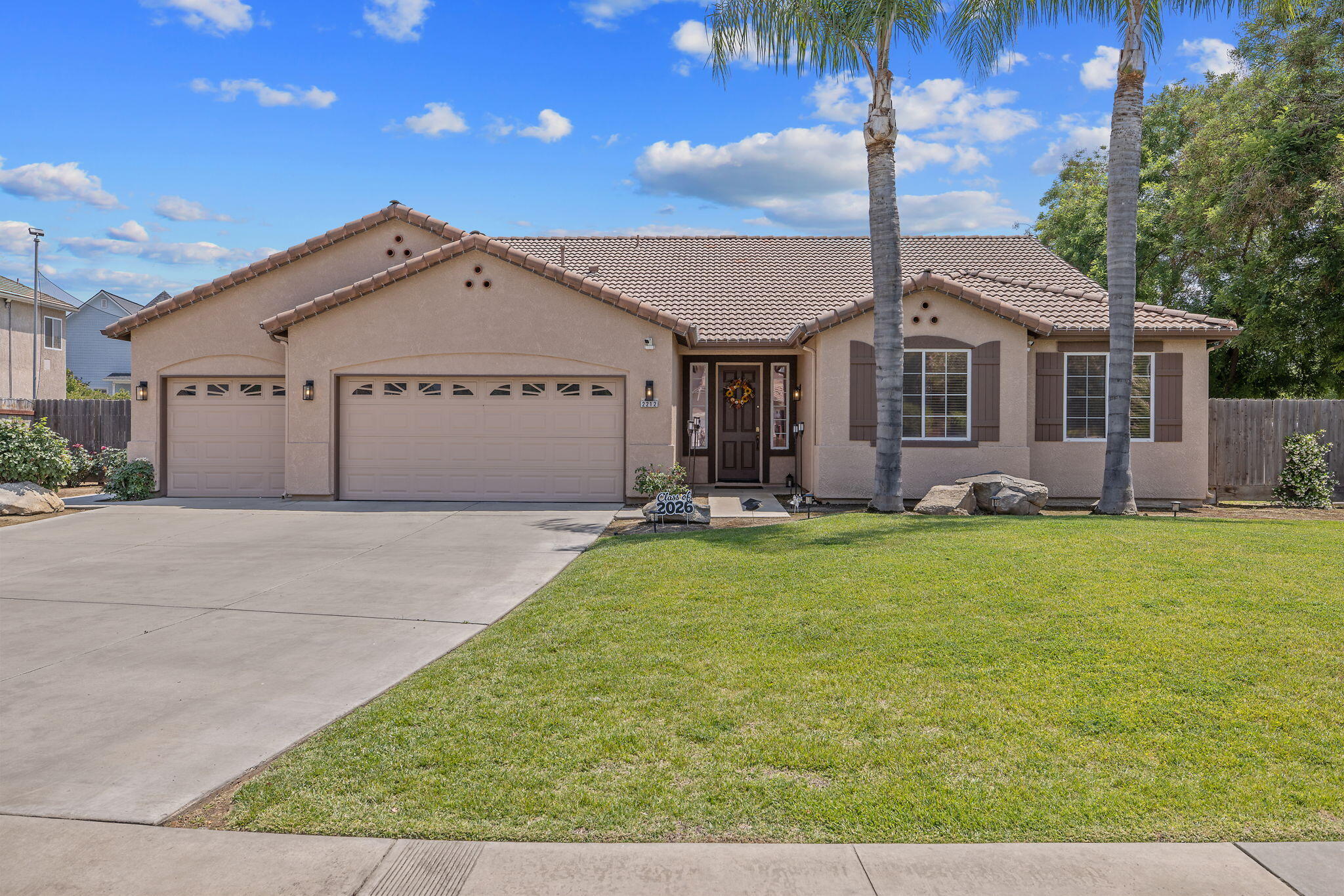 2212 N Kent Ct, Visalia, CA 93291
