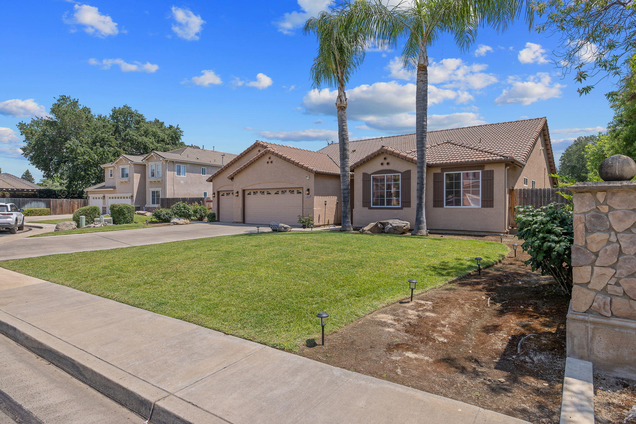 2212 N Kent Ct, Visalia, CA 93291