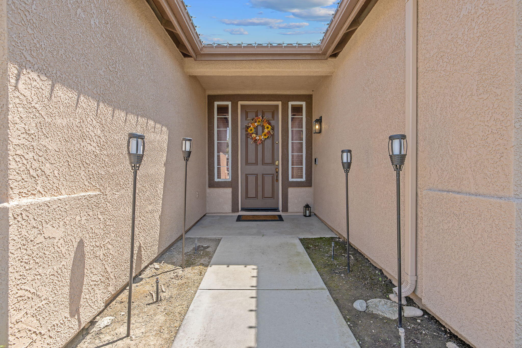 2212 N Kent Ct, Visalia, CA 93291
