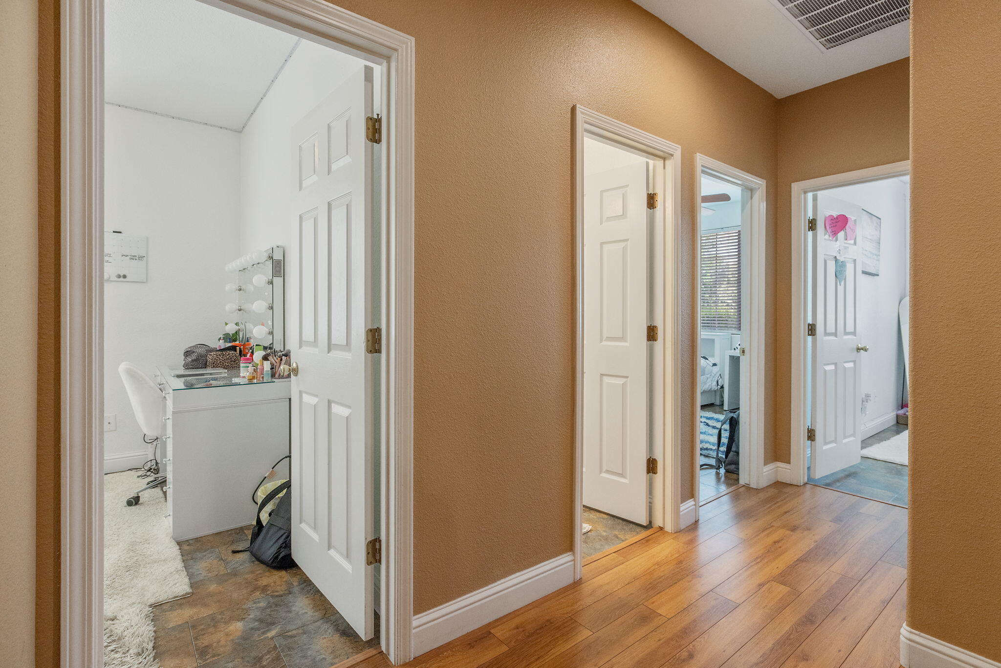 2212 N Kent Ct, Visalia, CA 93291