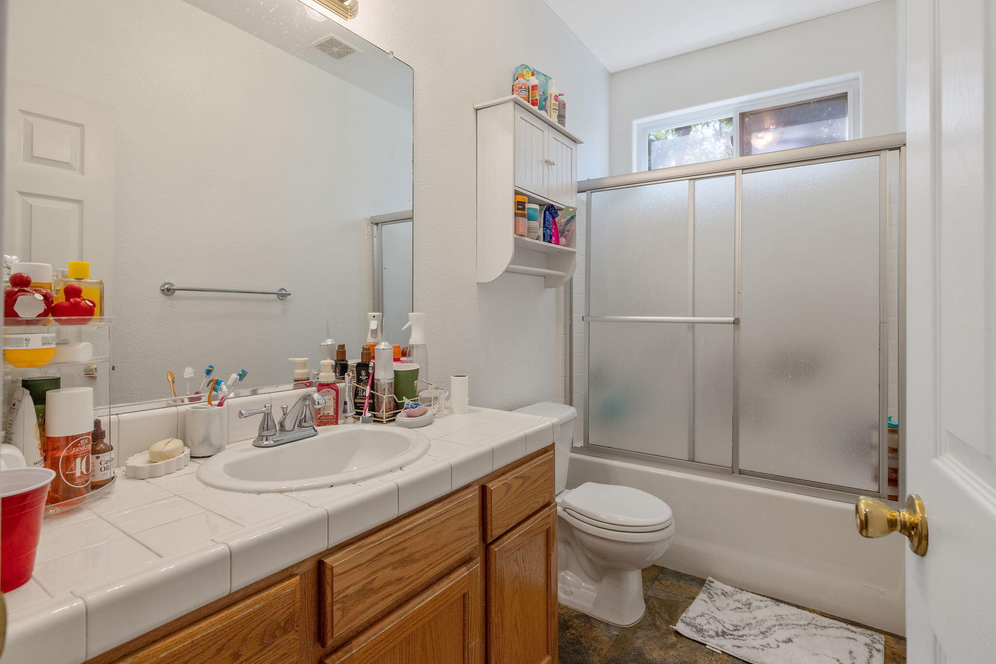 2212 N Kent Ct, Visalia, CA 93291