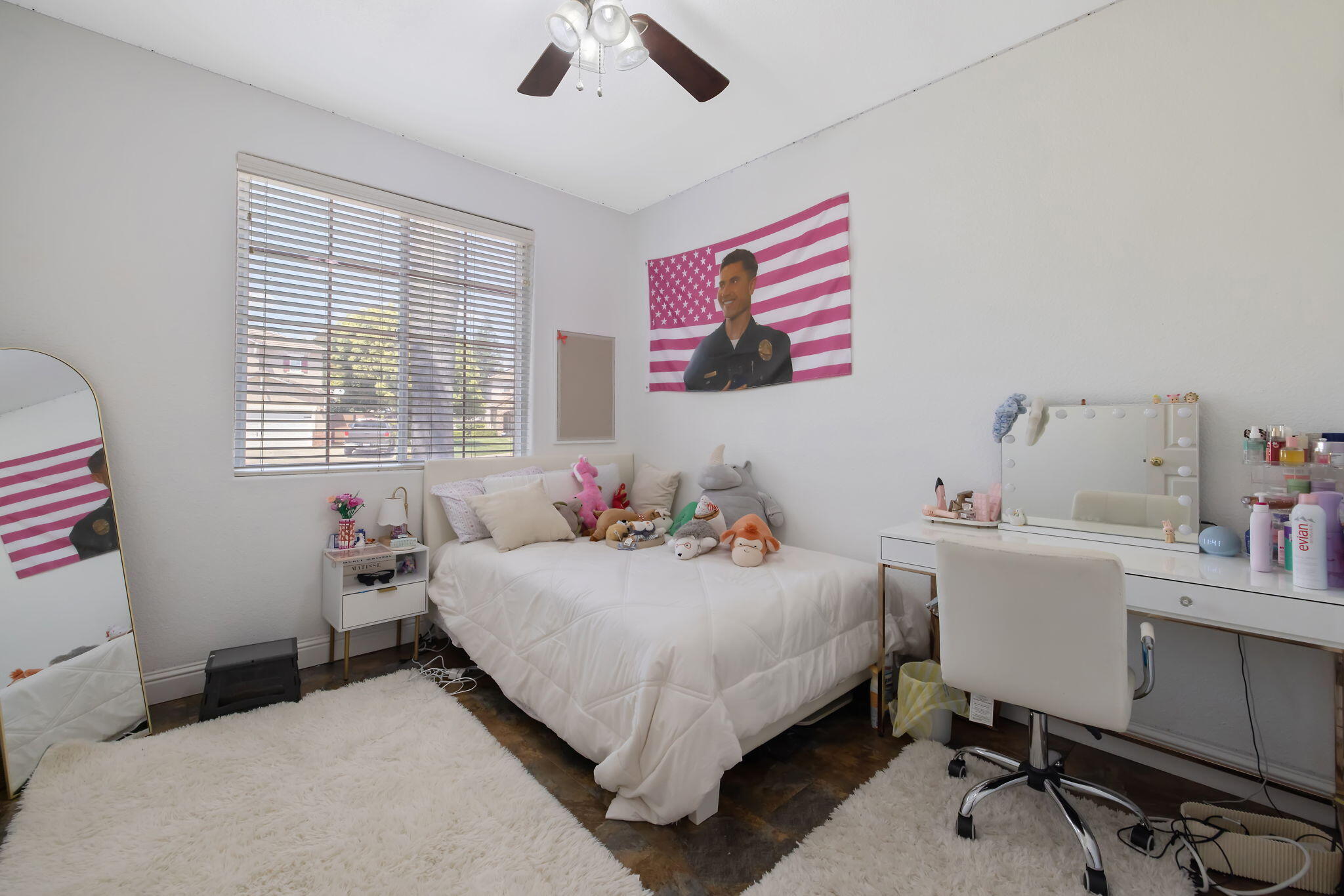2212 N Kent Ct, Visalia, CA 93291