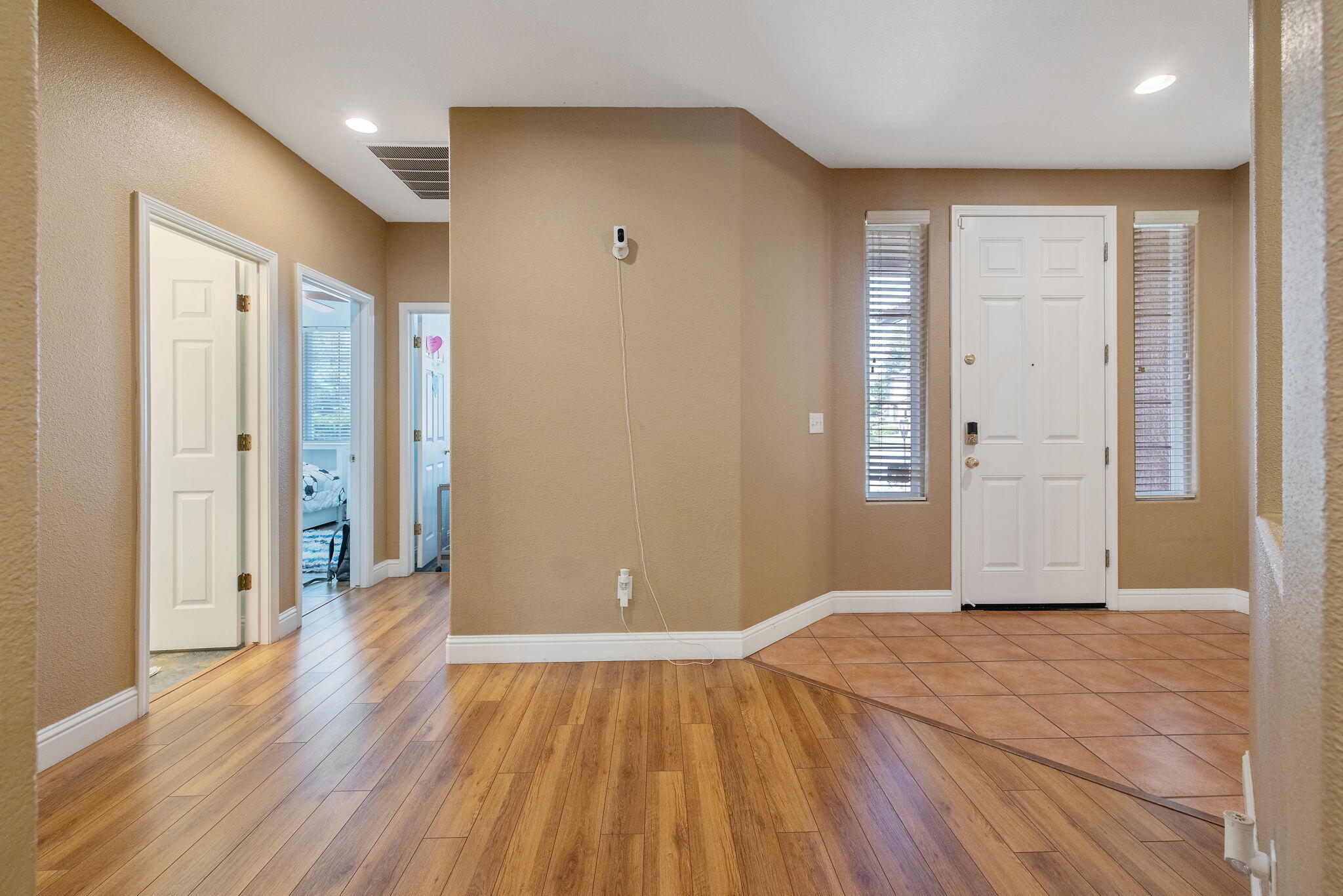 2212 N Kent Ct, Visalia, CA 93291