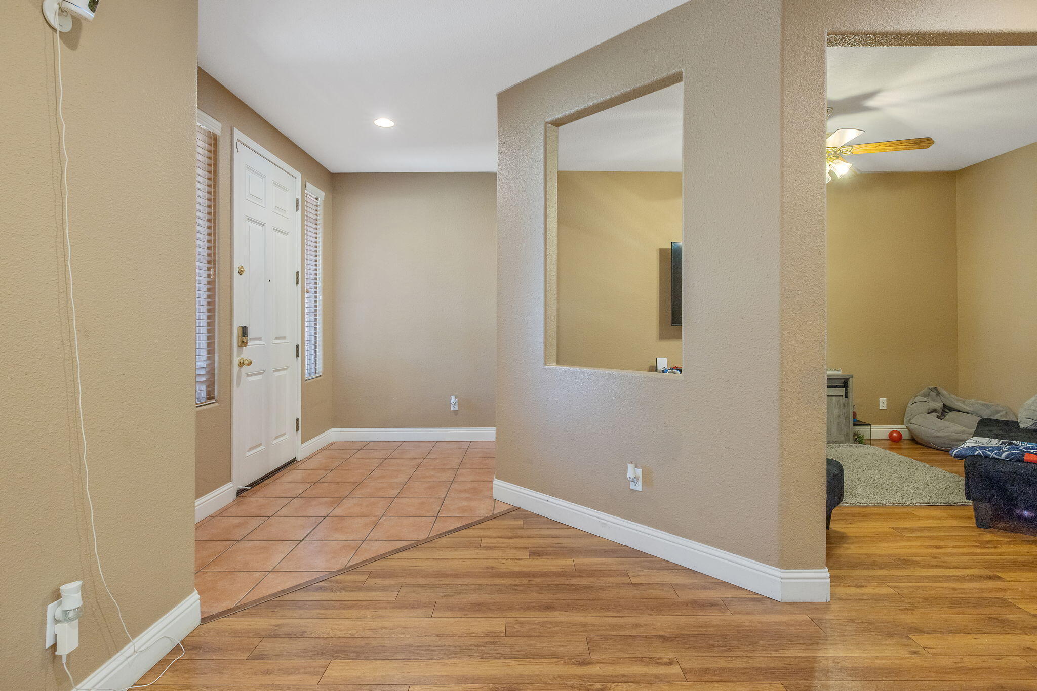2212 N Kent Ct, Visalia, CA 93291