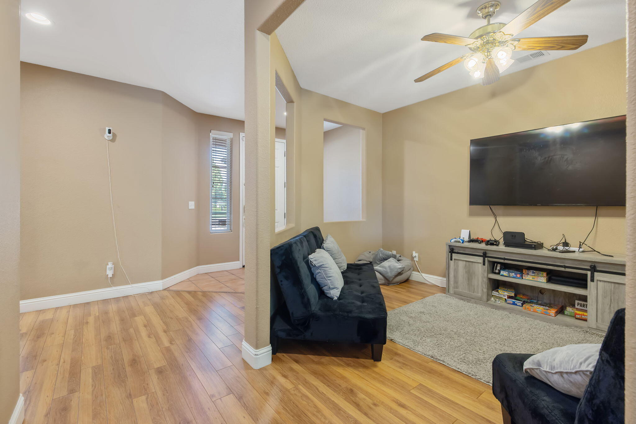 2212 N Kent Ct, Visalia, CA 93291