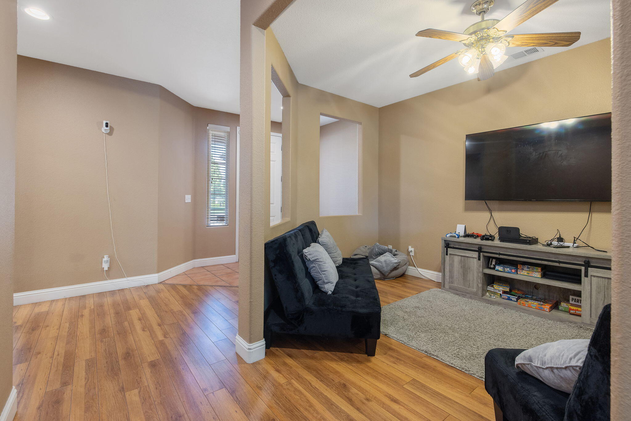 2212 N Kent Ct, Visalia, CA 93291