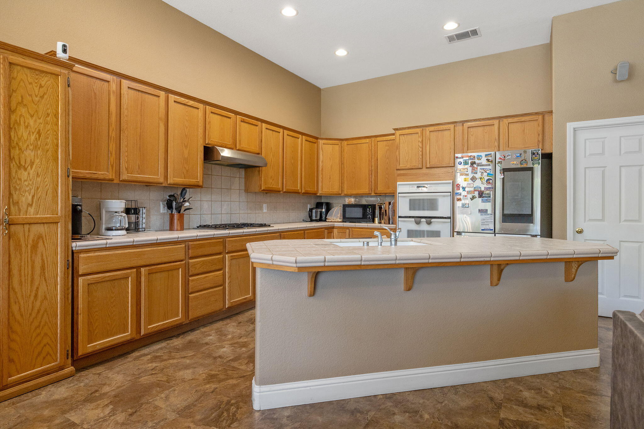 2212 N Kent Ct, Visalia, CA 93291