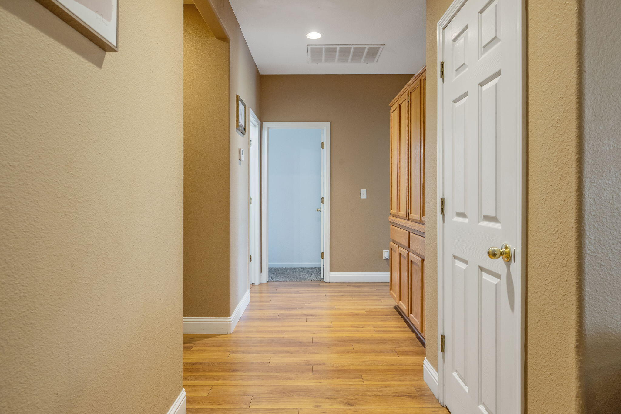 2212 N Kent Ct, Visalia, CA 93291