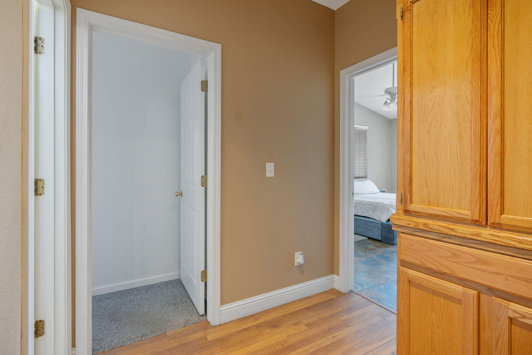 2212 N Kent Ct, Visalia, CA 93291