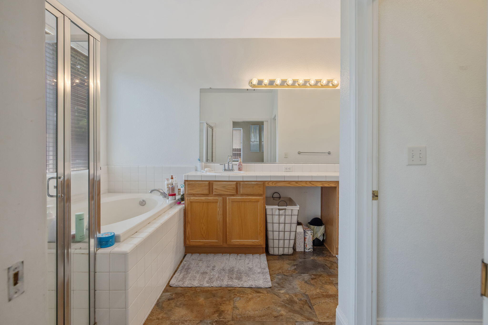 2212 N Kent Ct, Visalia, CA 93291