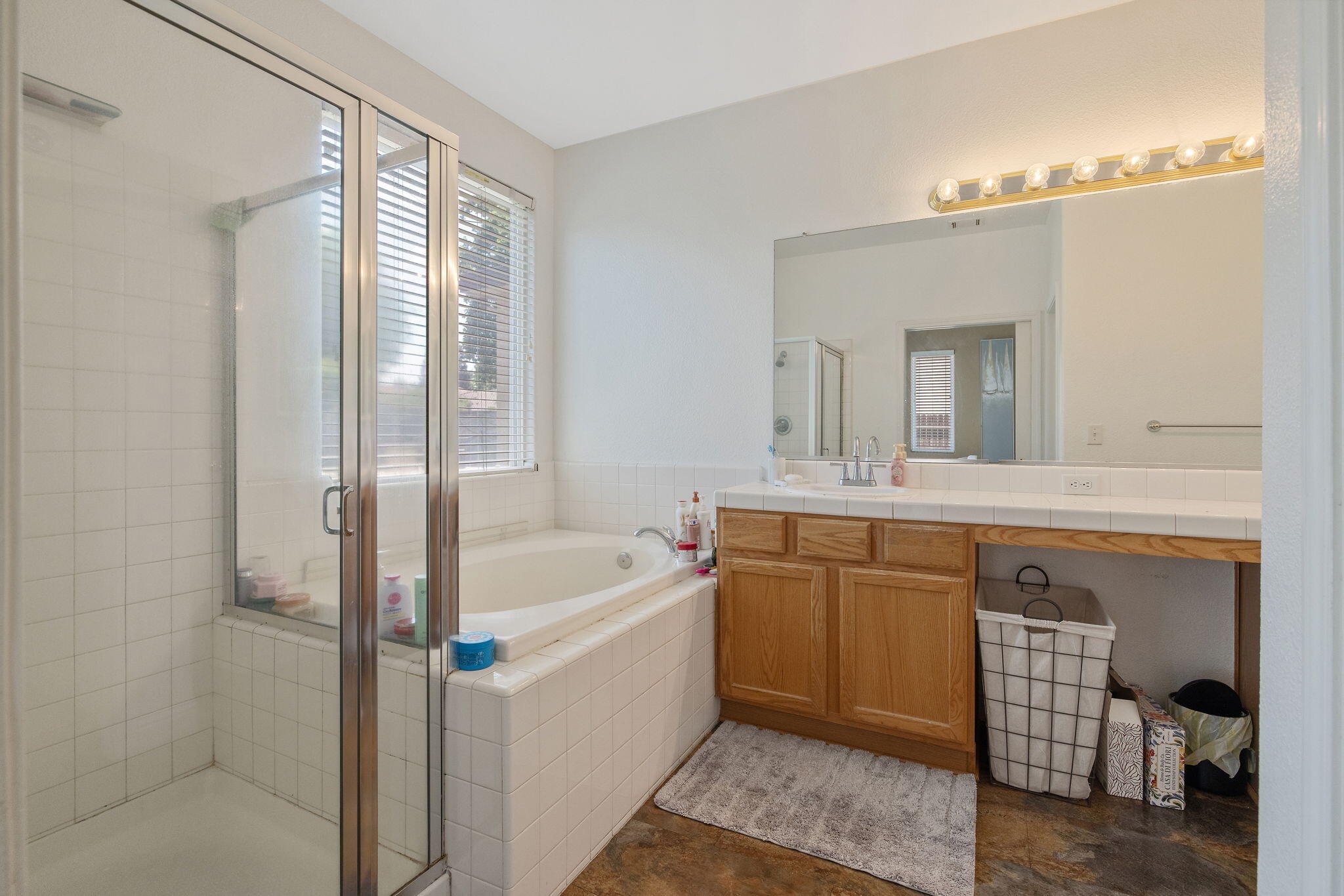 2212 N Kent Ct, Visalia, CA 93291