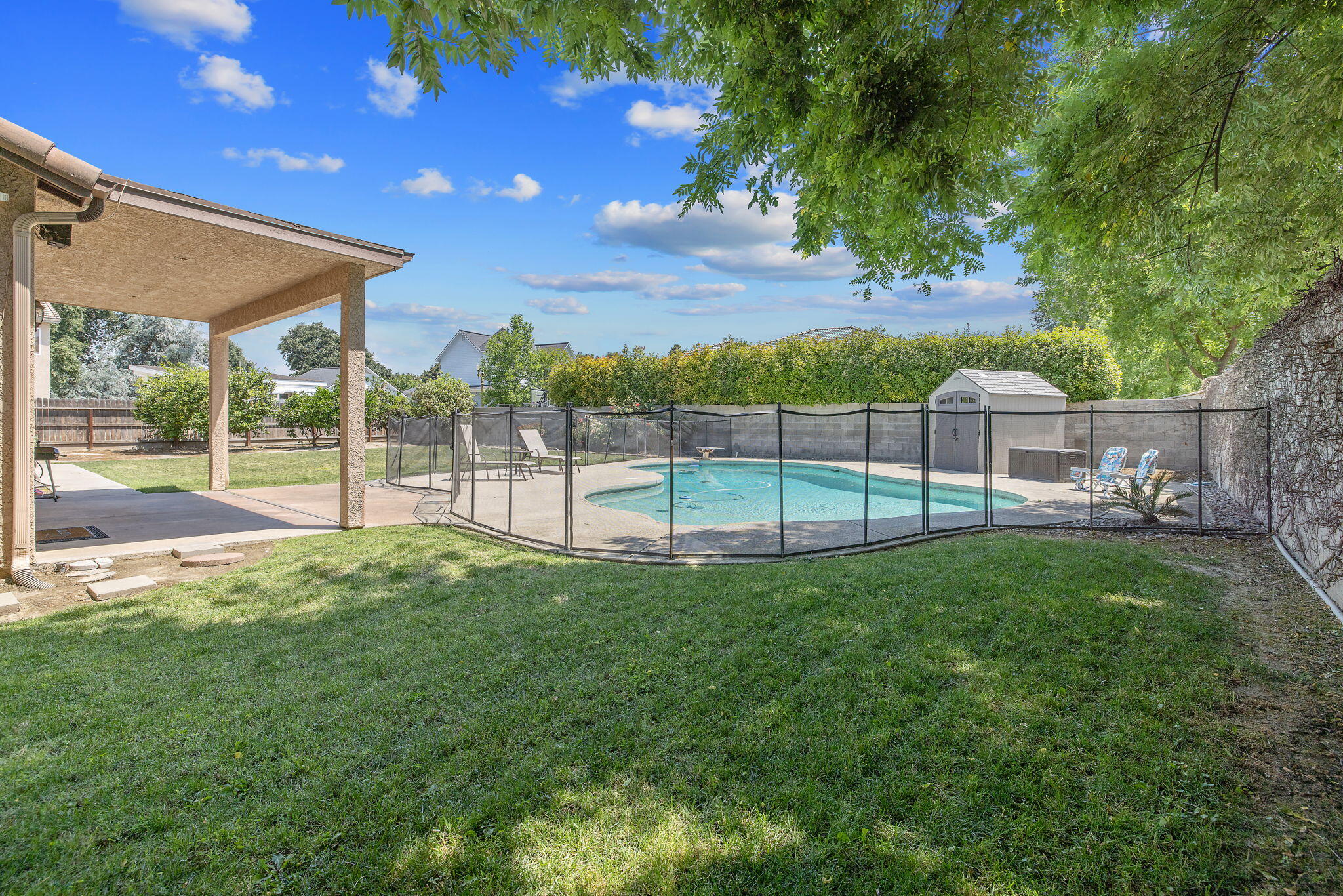2212 N Kent Ct, Visalia, CA 93291