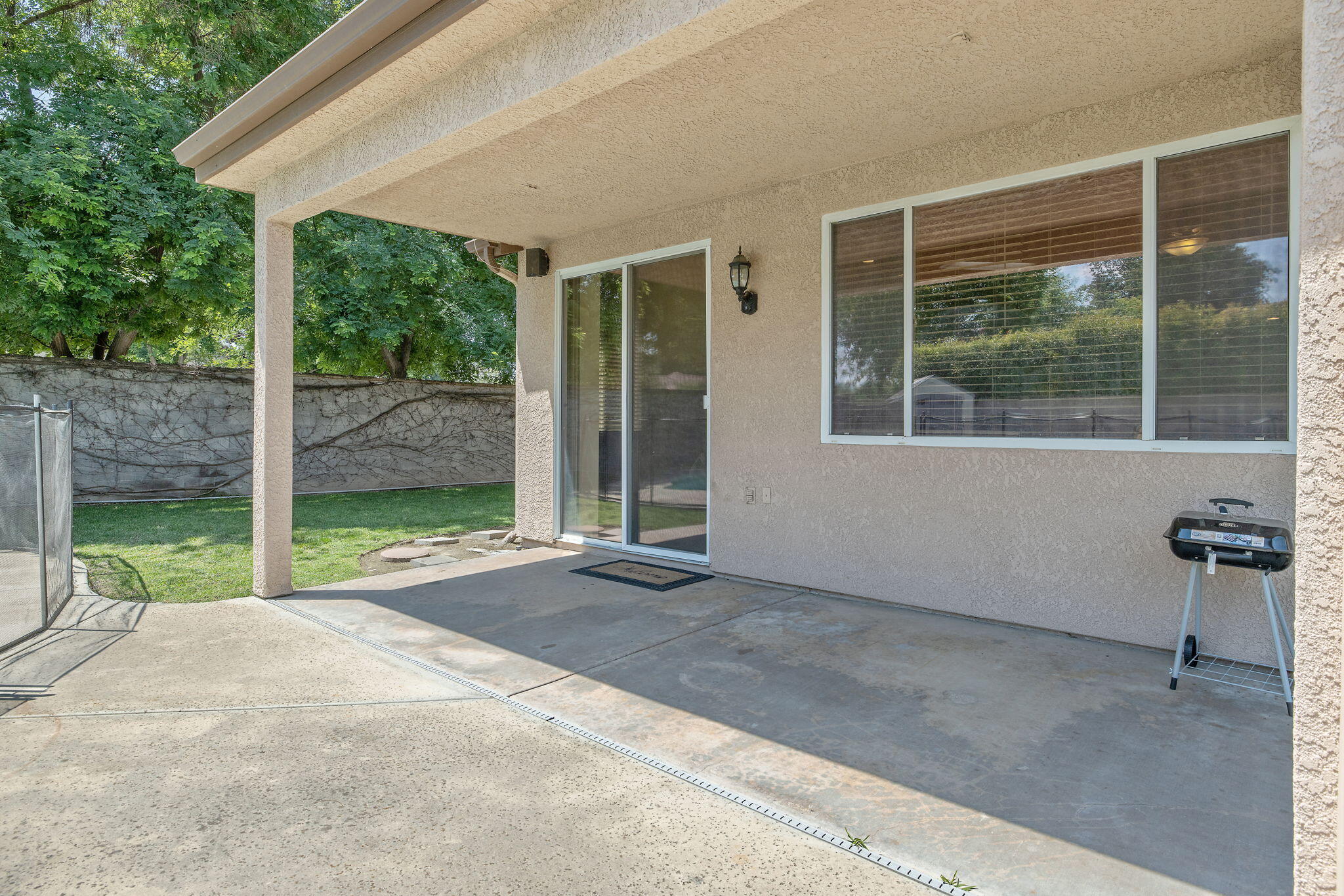 2212 N Kent Ct, Visalia, CA 93291