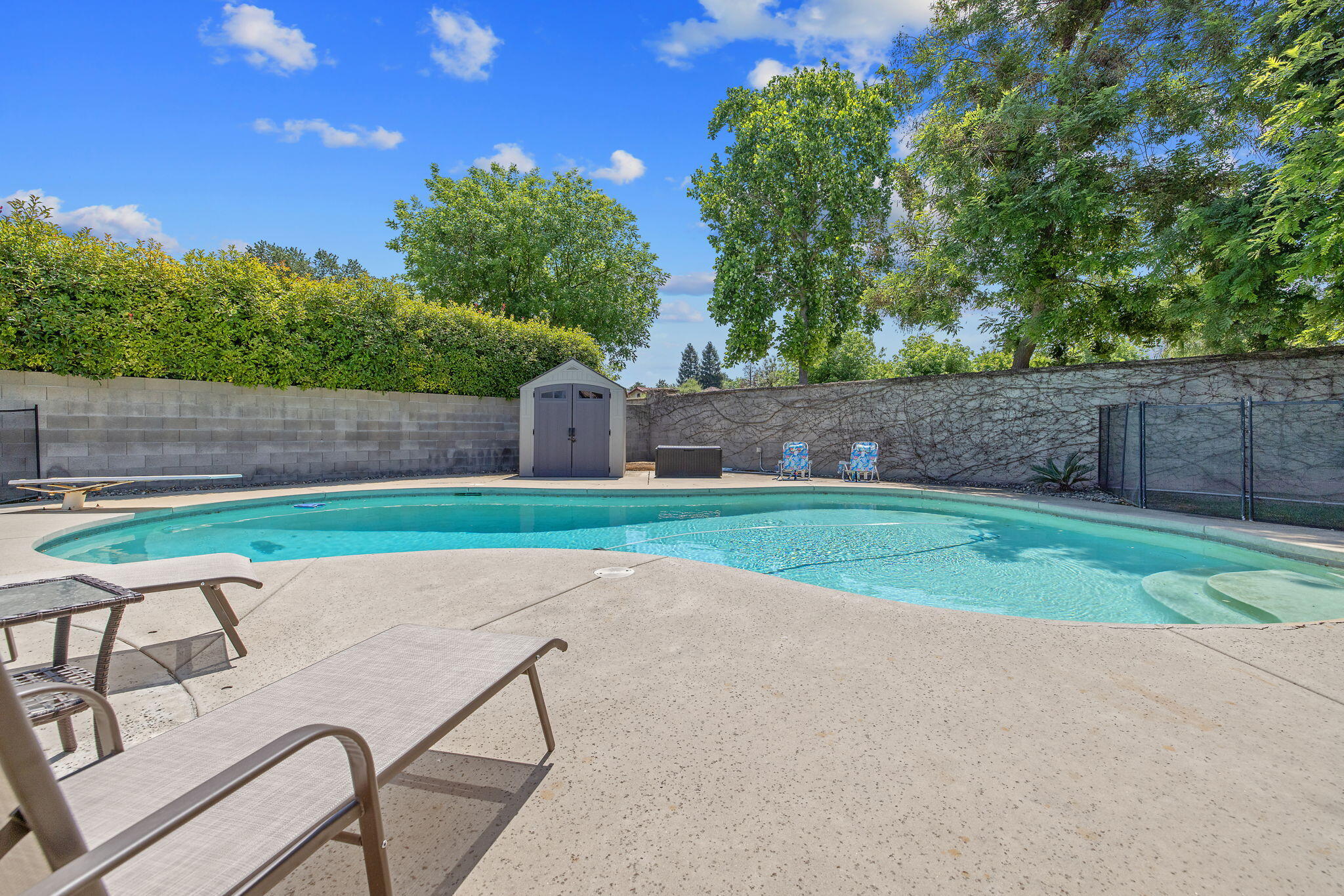 2212 N Kent Ct, Visalia, CA 93291