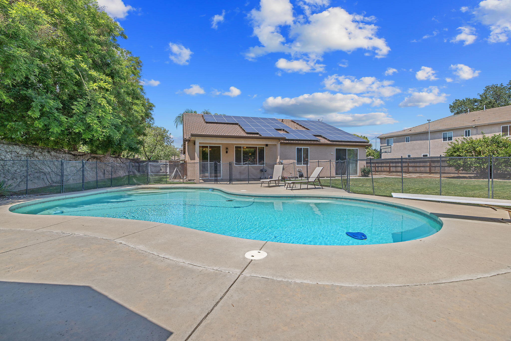 2212 N Kent Ct, Visalia, CA 93291