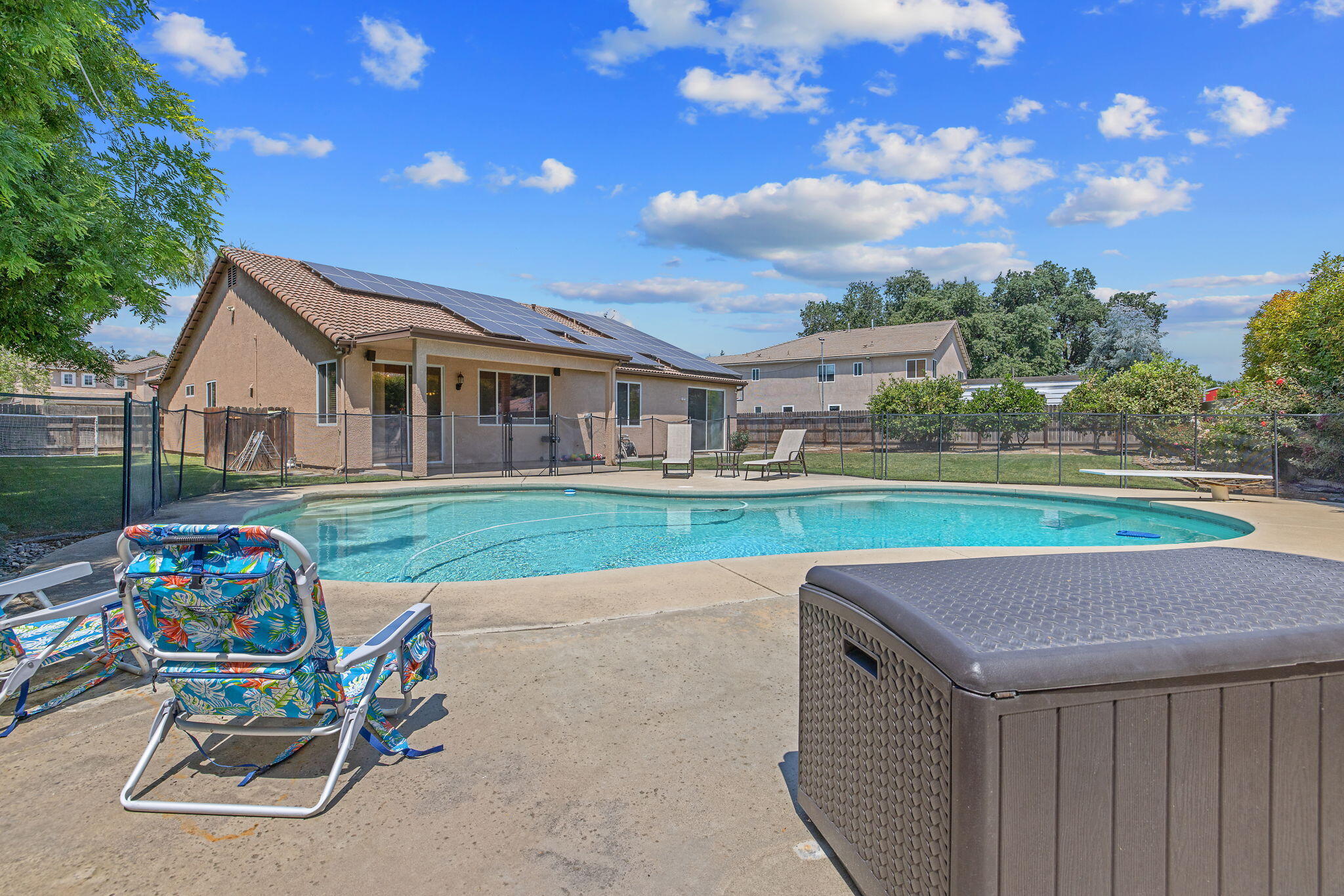 2212 N Kent Ct, Visalia, CA 93291