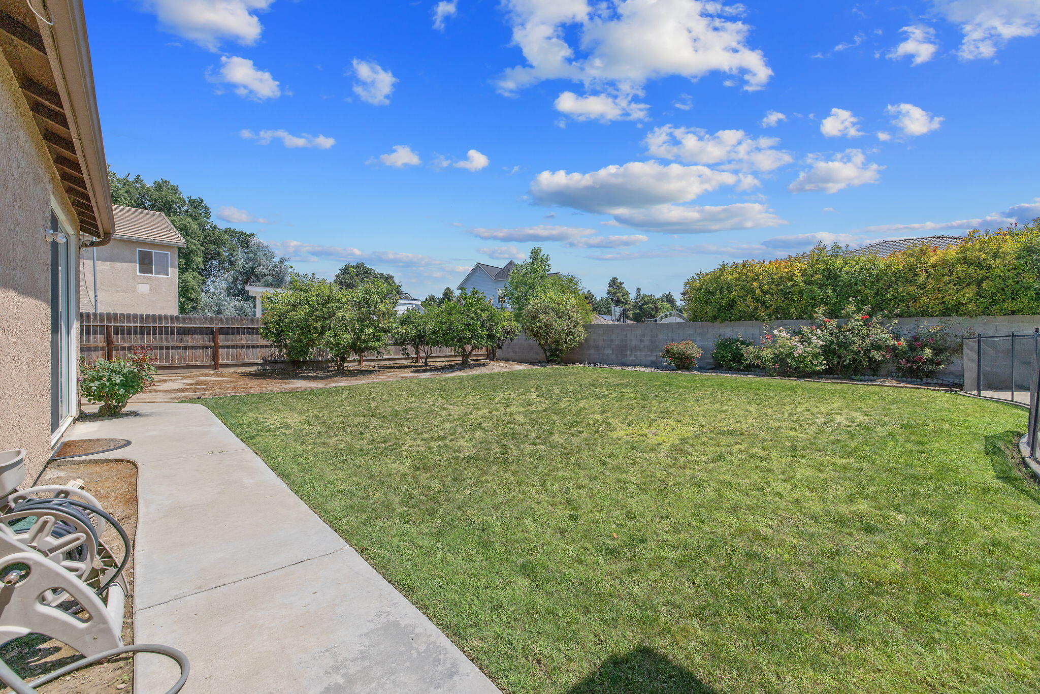 2212 N Kent Ct, Visalia, CA 93291